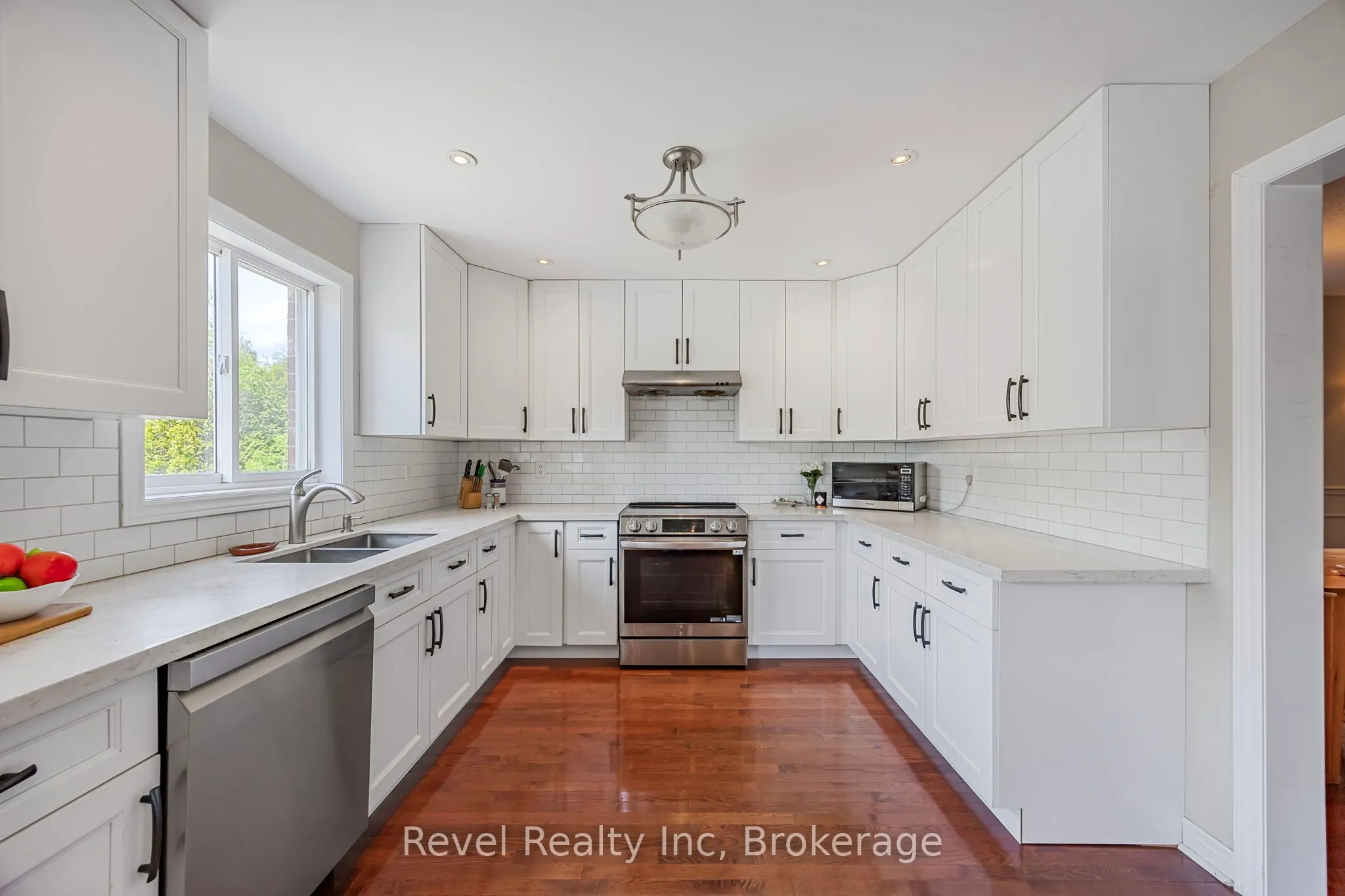 25 Lakewoods Court