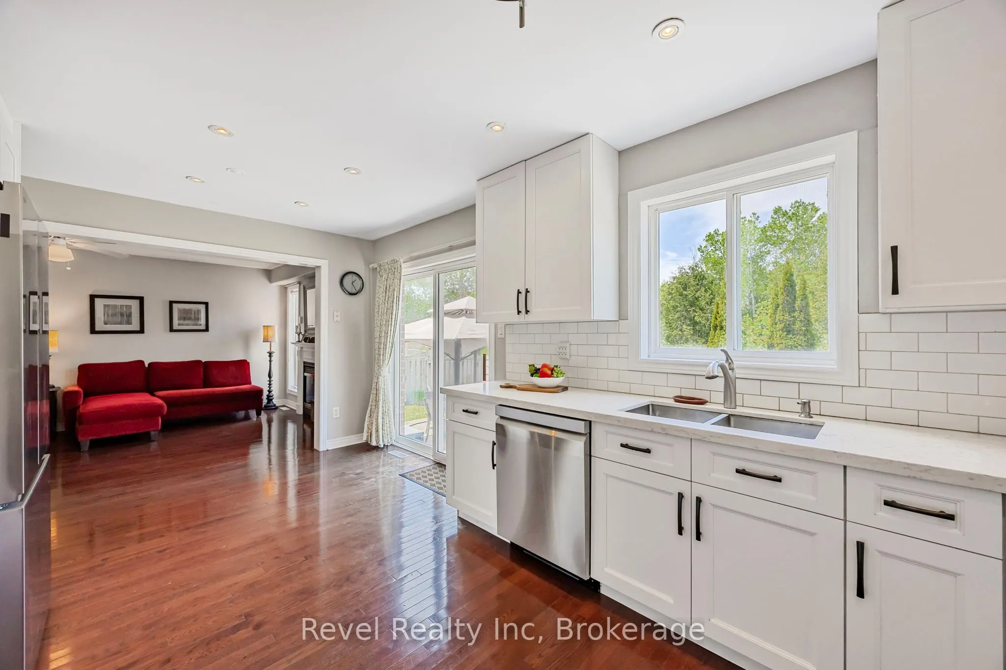 25 Lakewoods Court