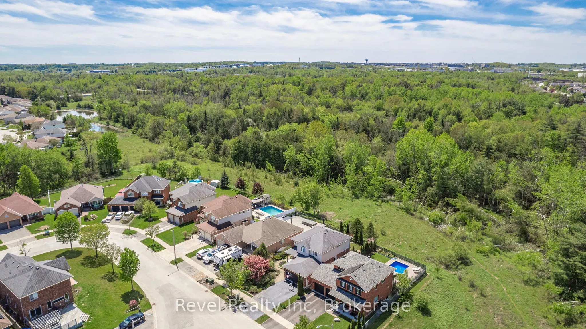25 Lakewoods Court