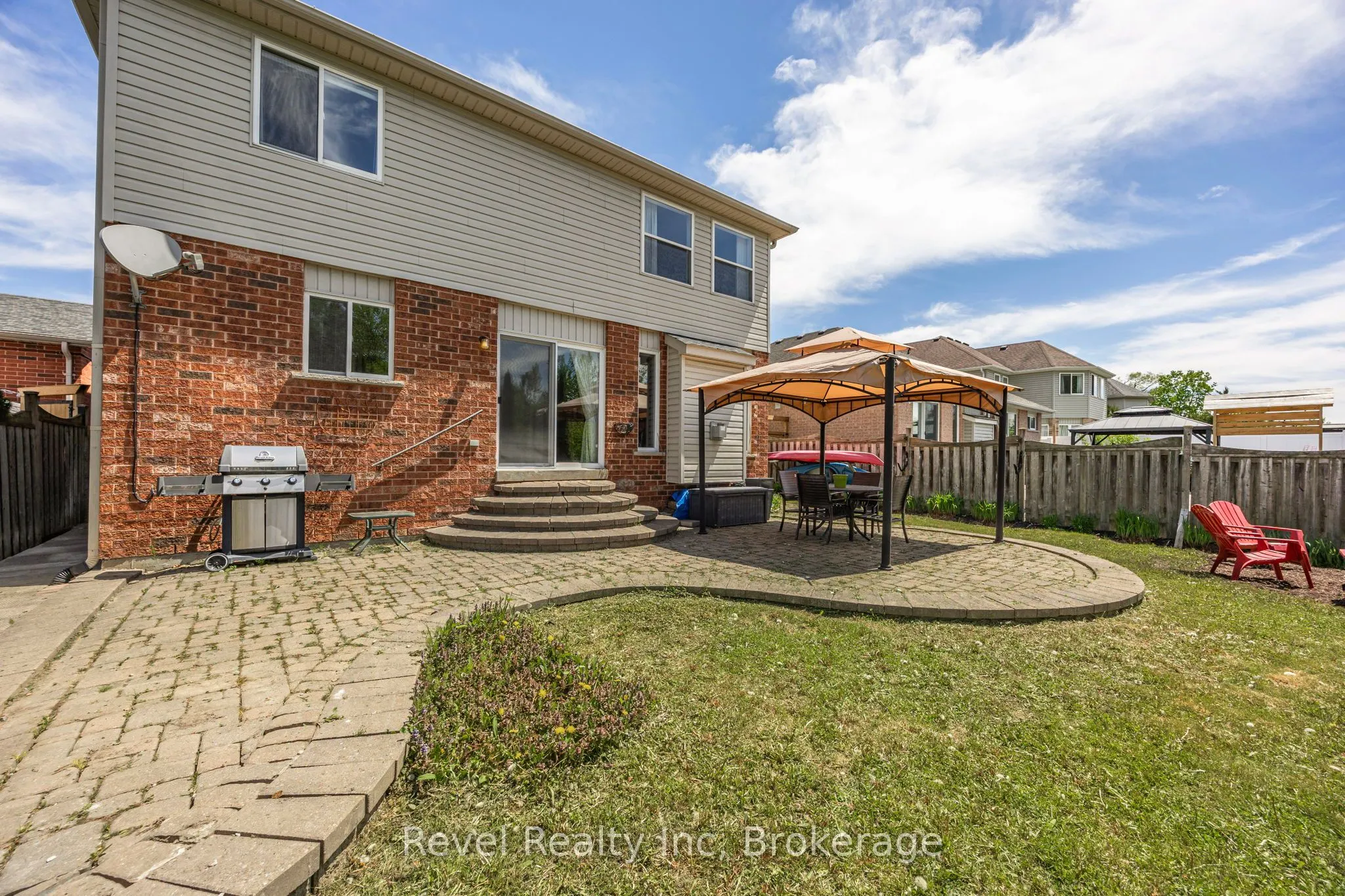 25 Lakewoods Court