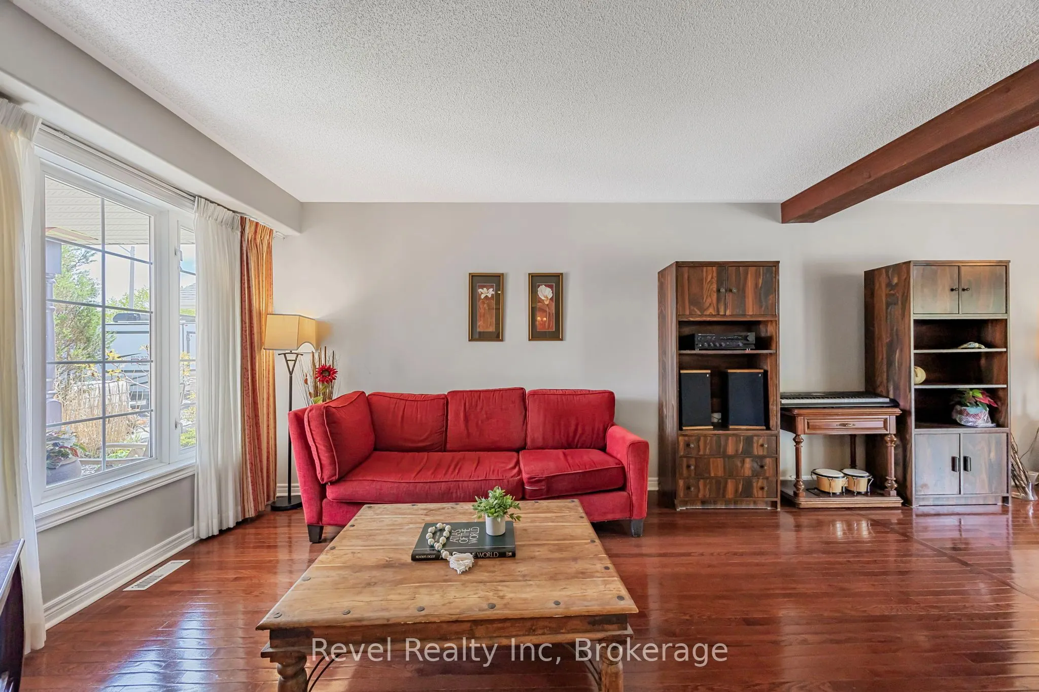 25 Lakewoods Court