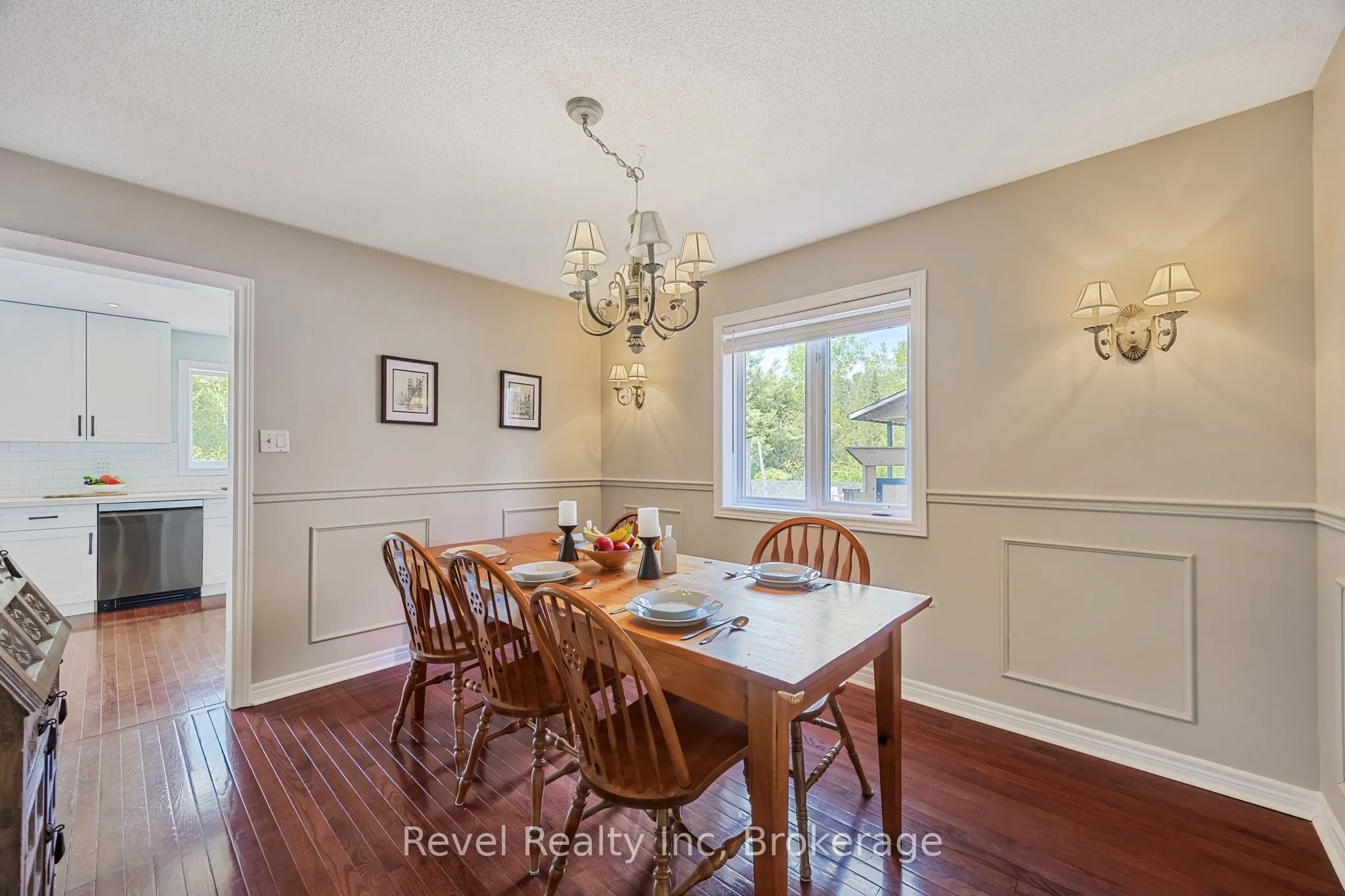 25 Lakewoods Court