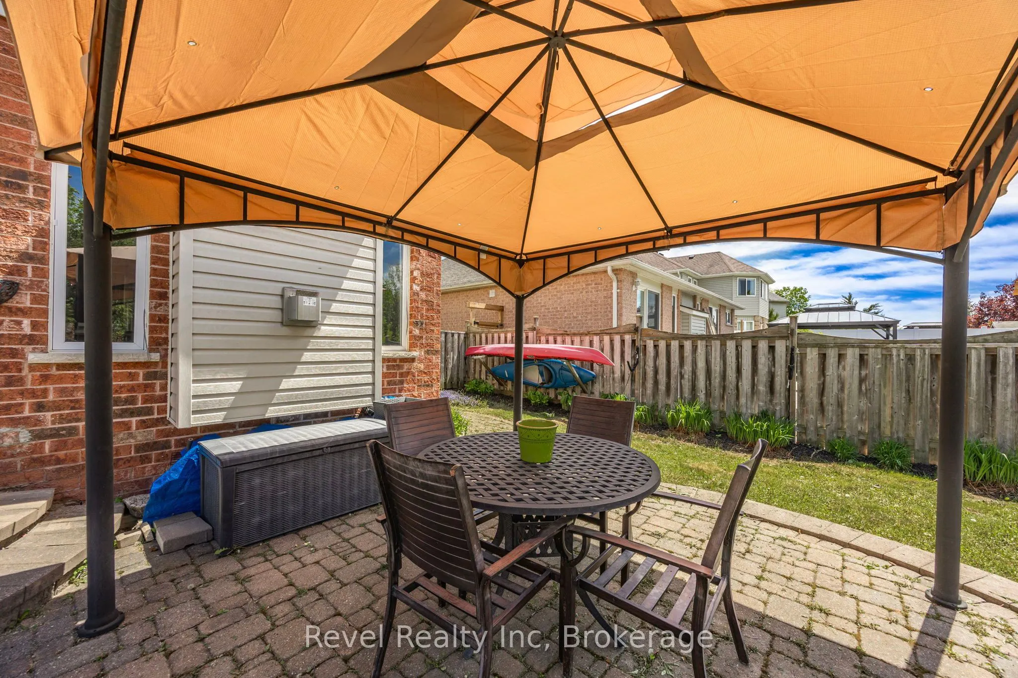 25 Lakewoods Court