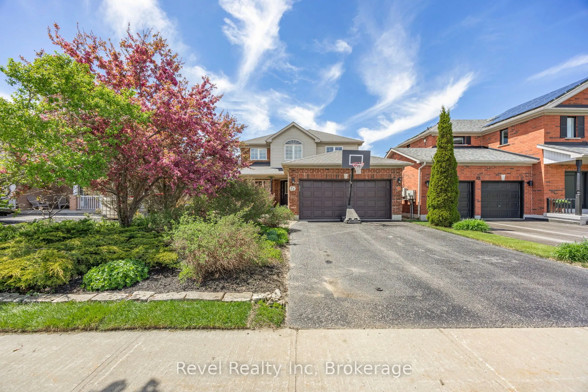25 Lakewoods Court