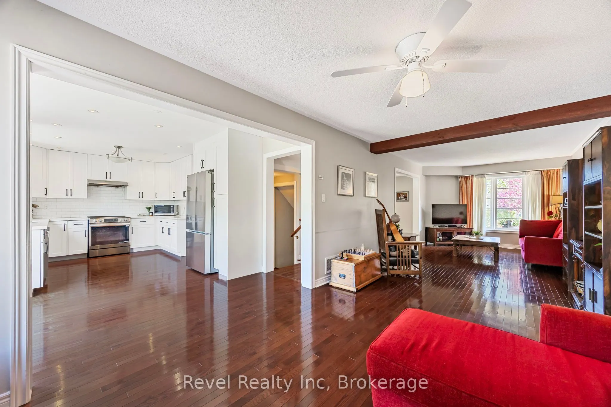 25 Lakewoods Court