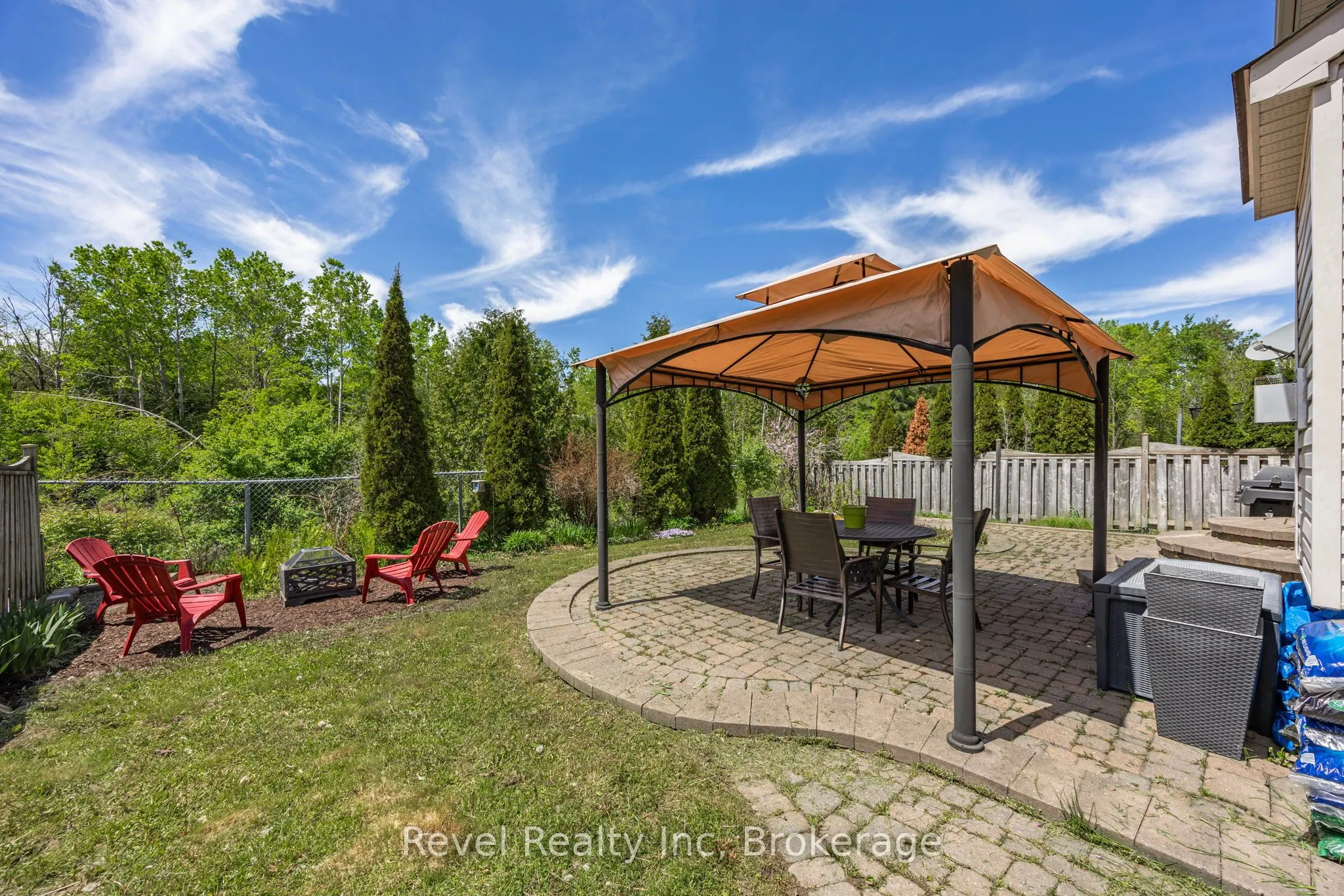 25 Lakewoods Court