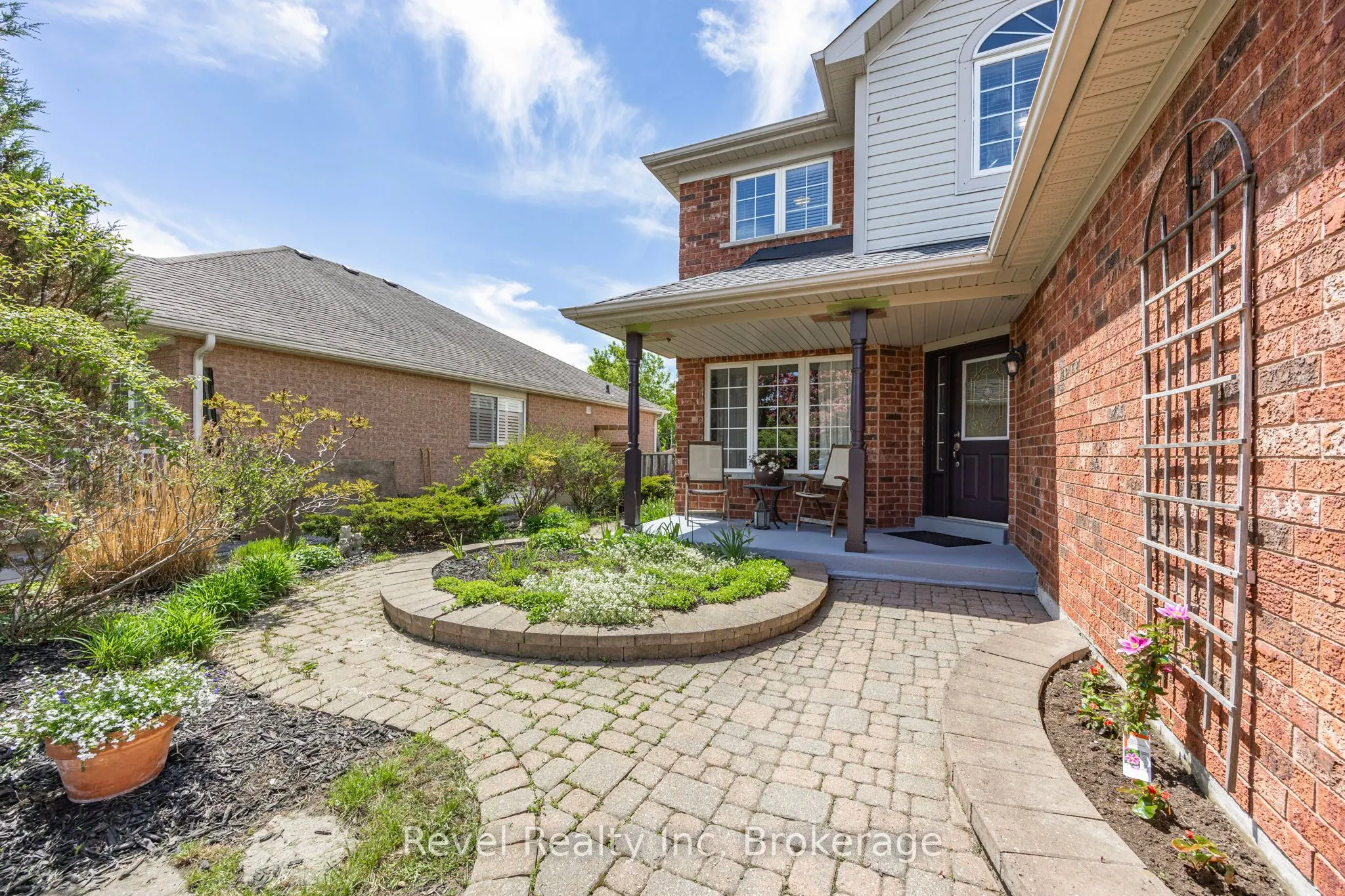 25 Lakewoods Court
