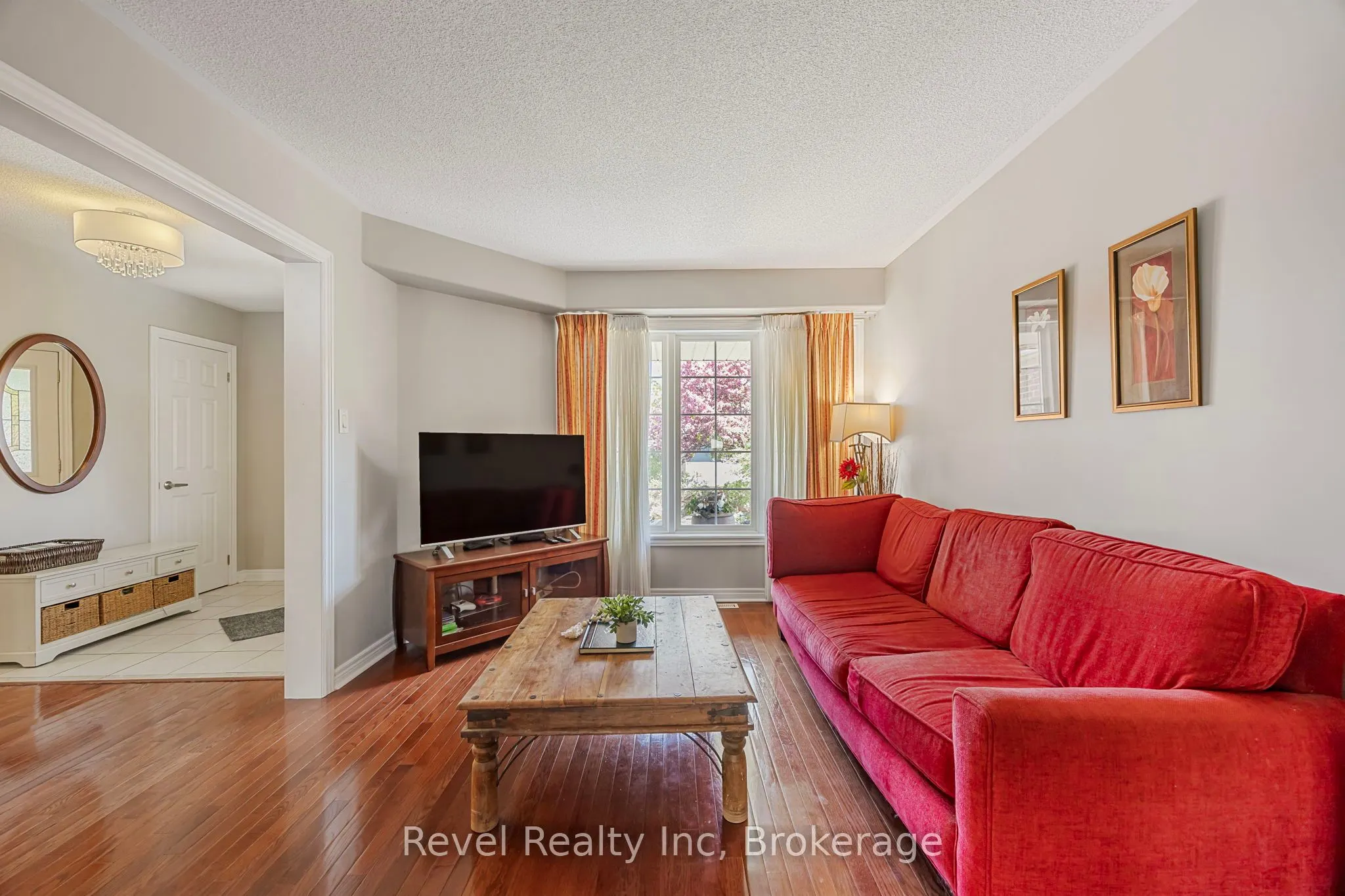 25 Lakewoods Court