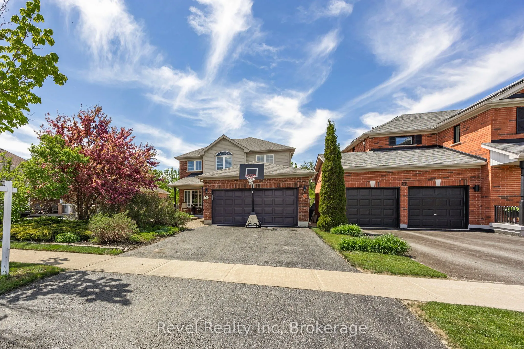 25 Lakewoods Court