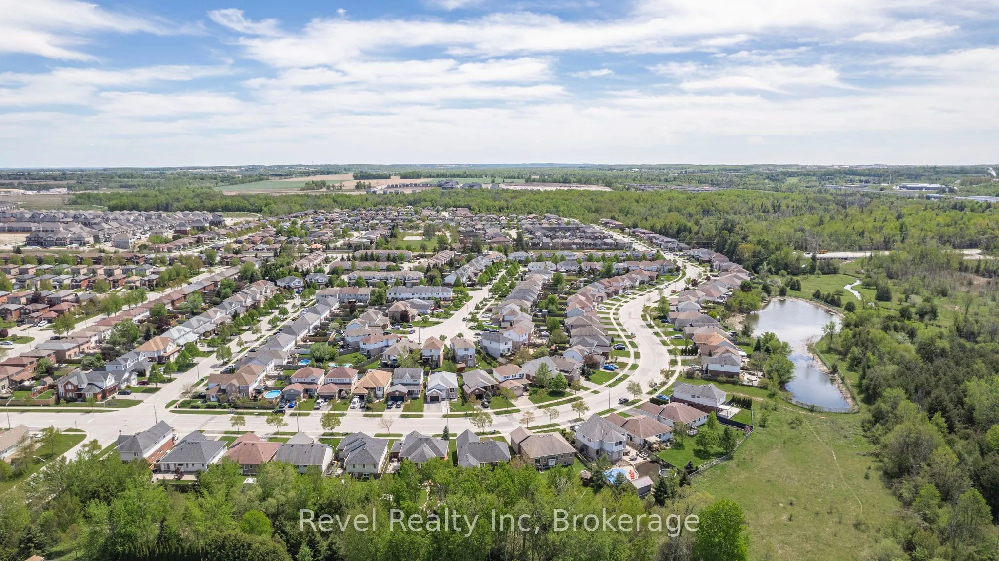 25 Lakewoods Court
