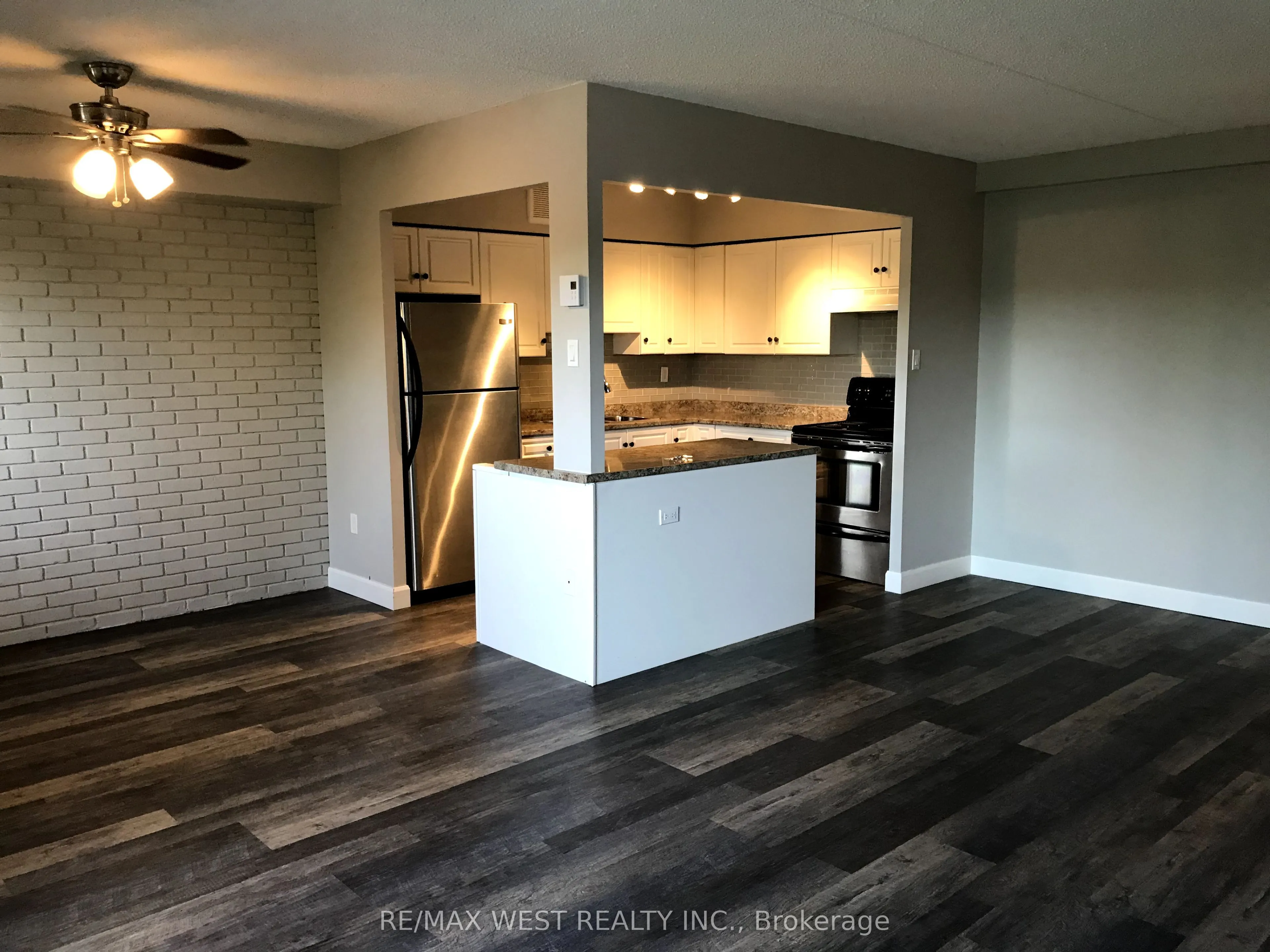 460 Ontario Street, #406