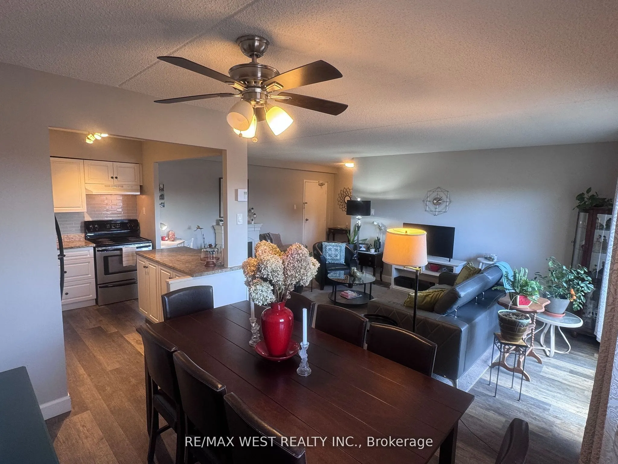 460 Ontario Street, #406