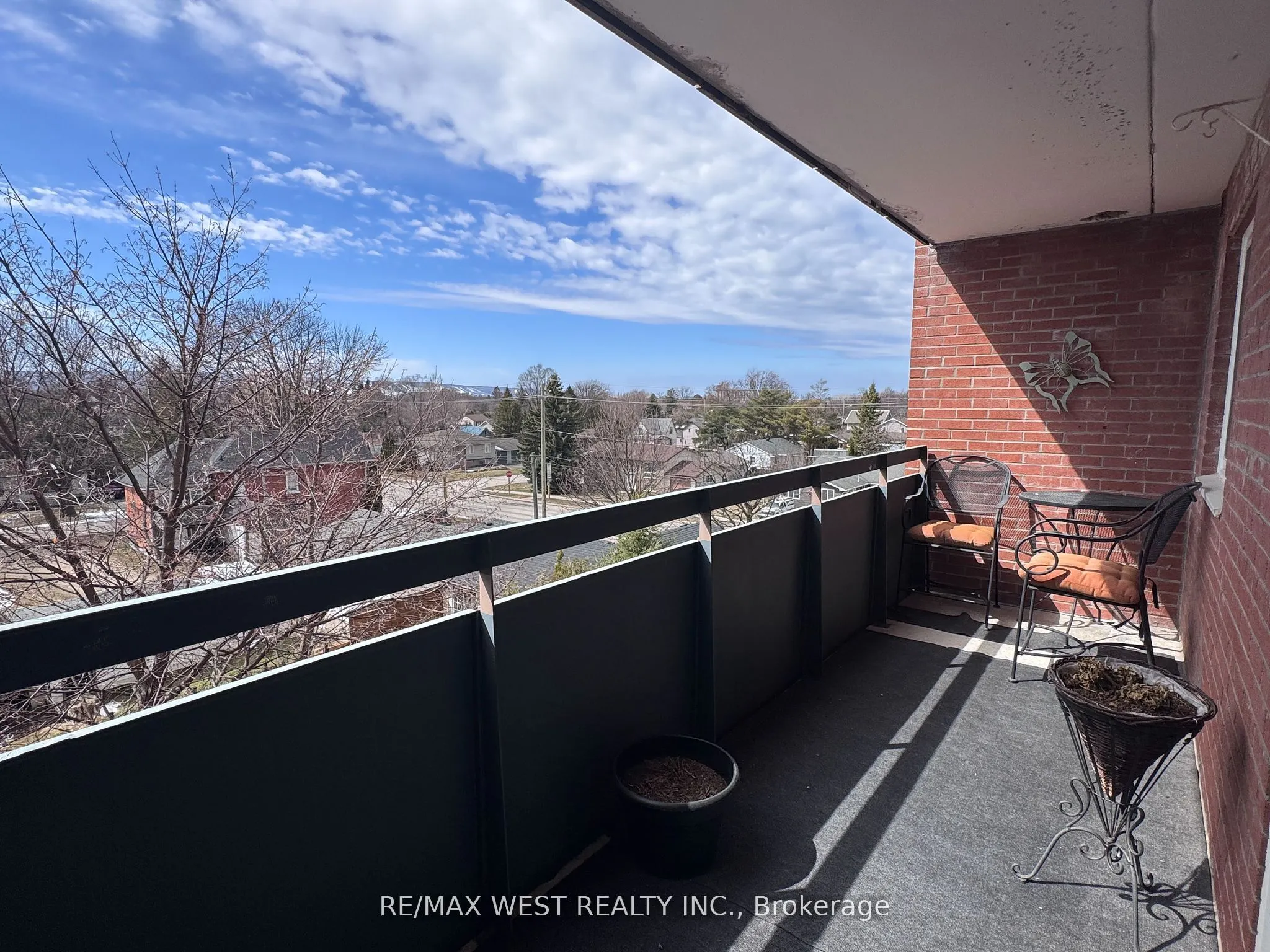 460 Ontario Street, #406
