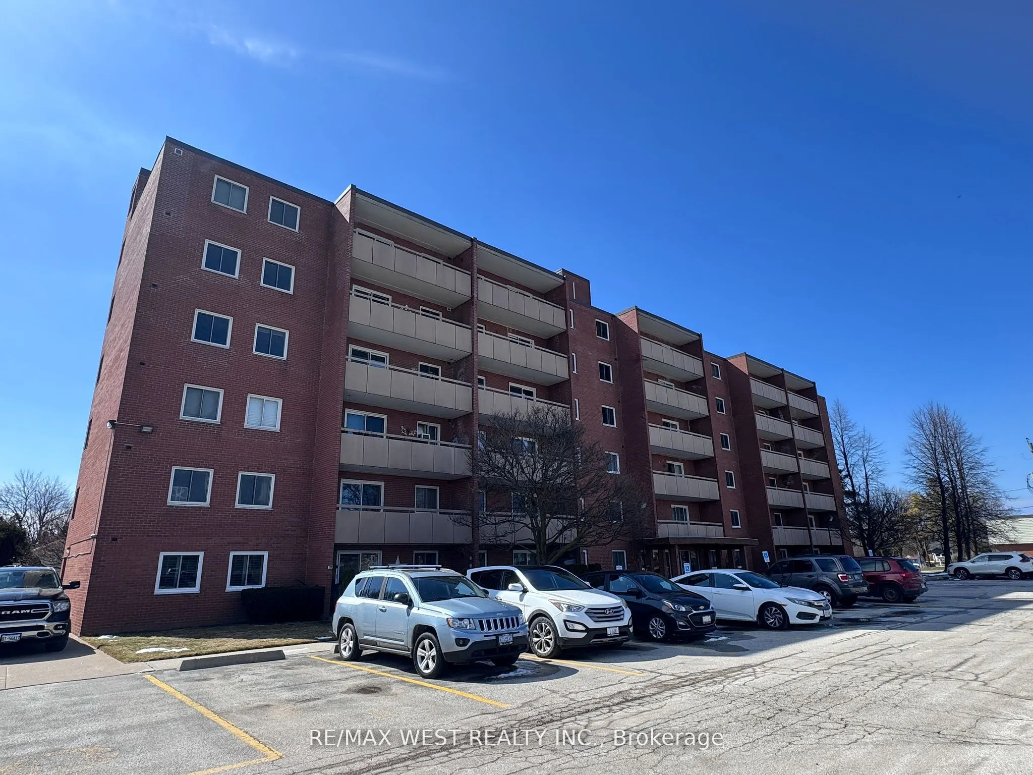 460 Ontario Street, #406