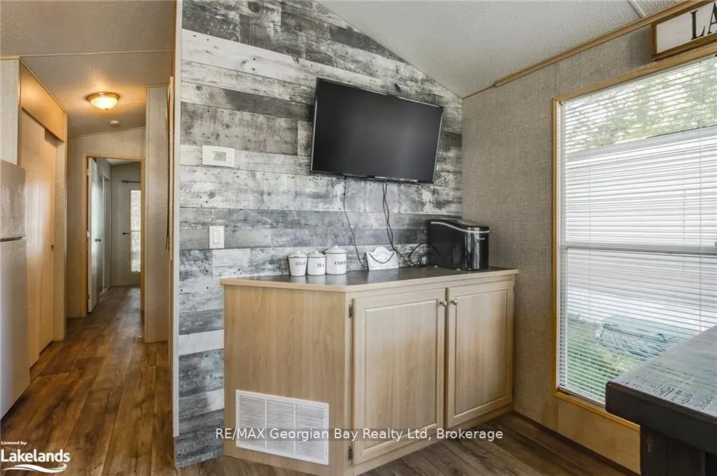 46 LAKESHORE Road