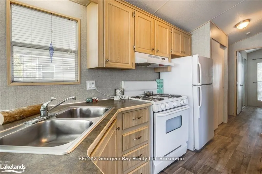 46 LAKESHORE Road