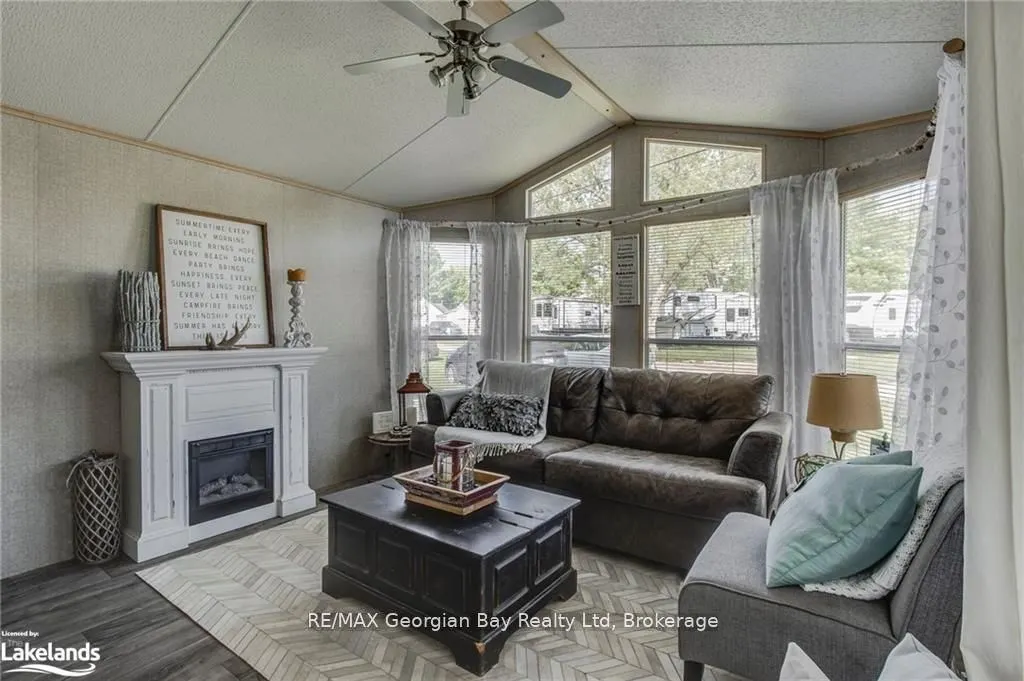 46 LAKESHORE Road