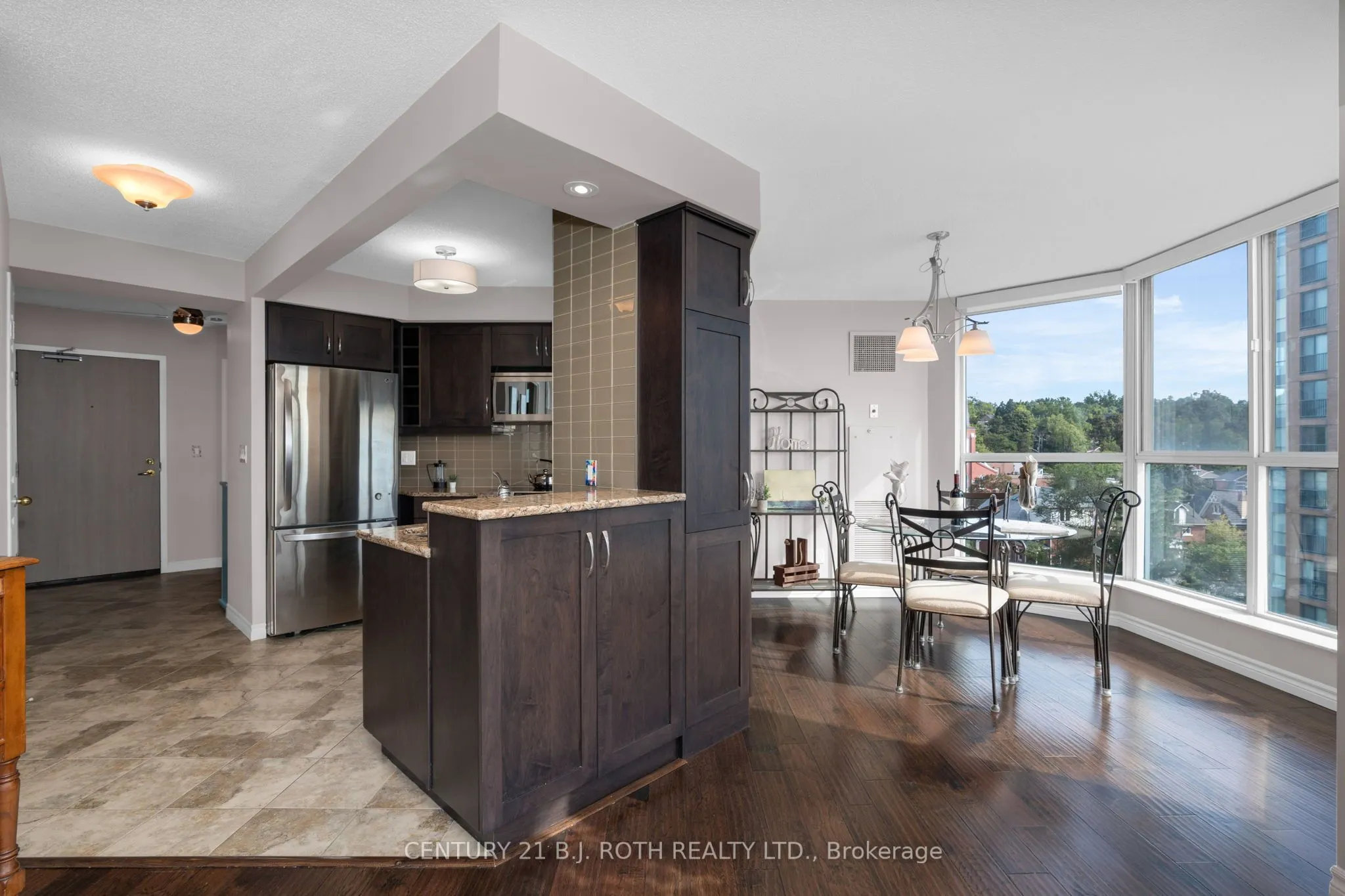 140 Dunlop Street E, #907