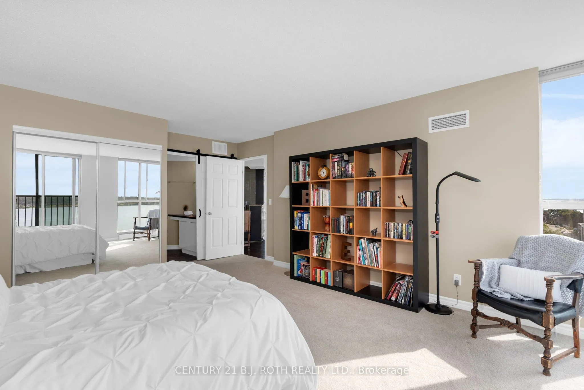 140 Dunlop Street E, #907