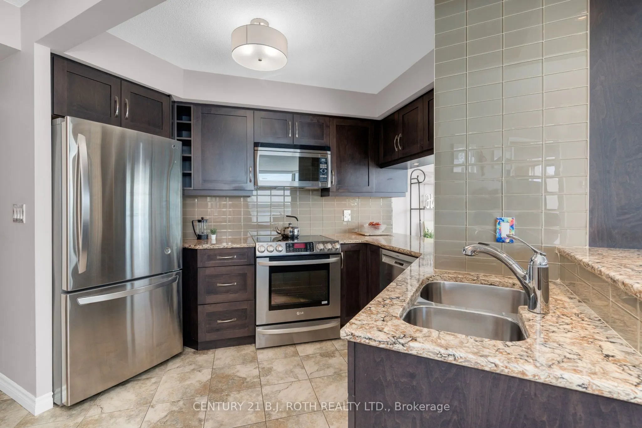 140 Dunlop Street E, #907