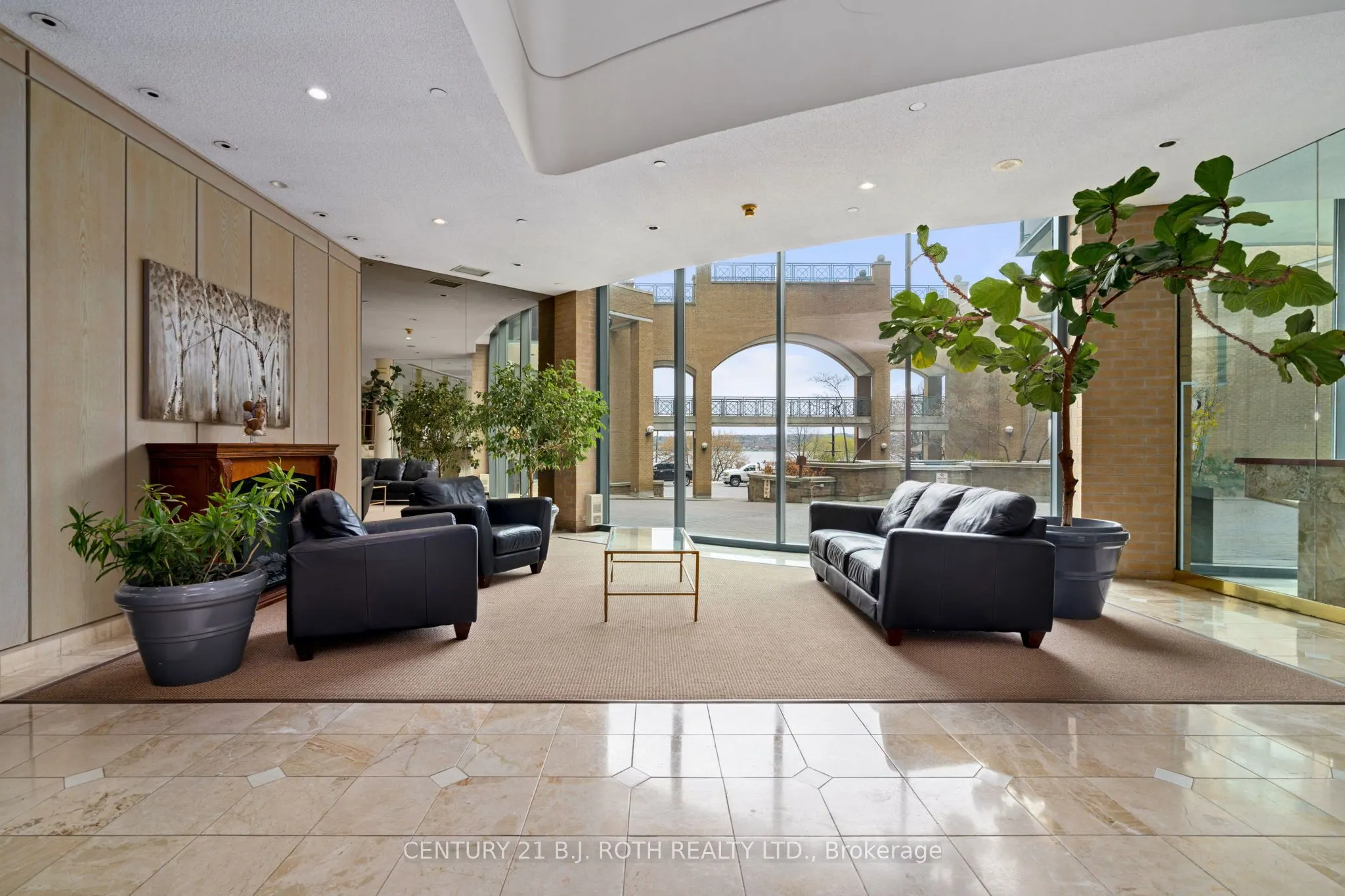 140 Dunlop Street E, #907