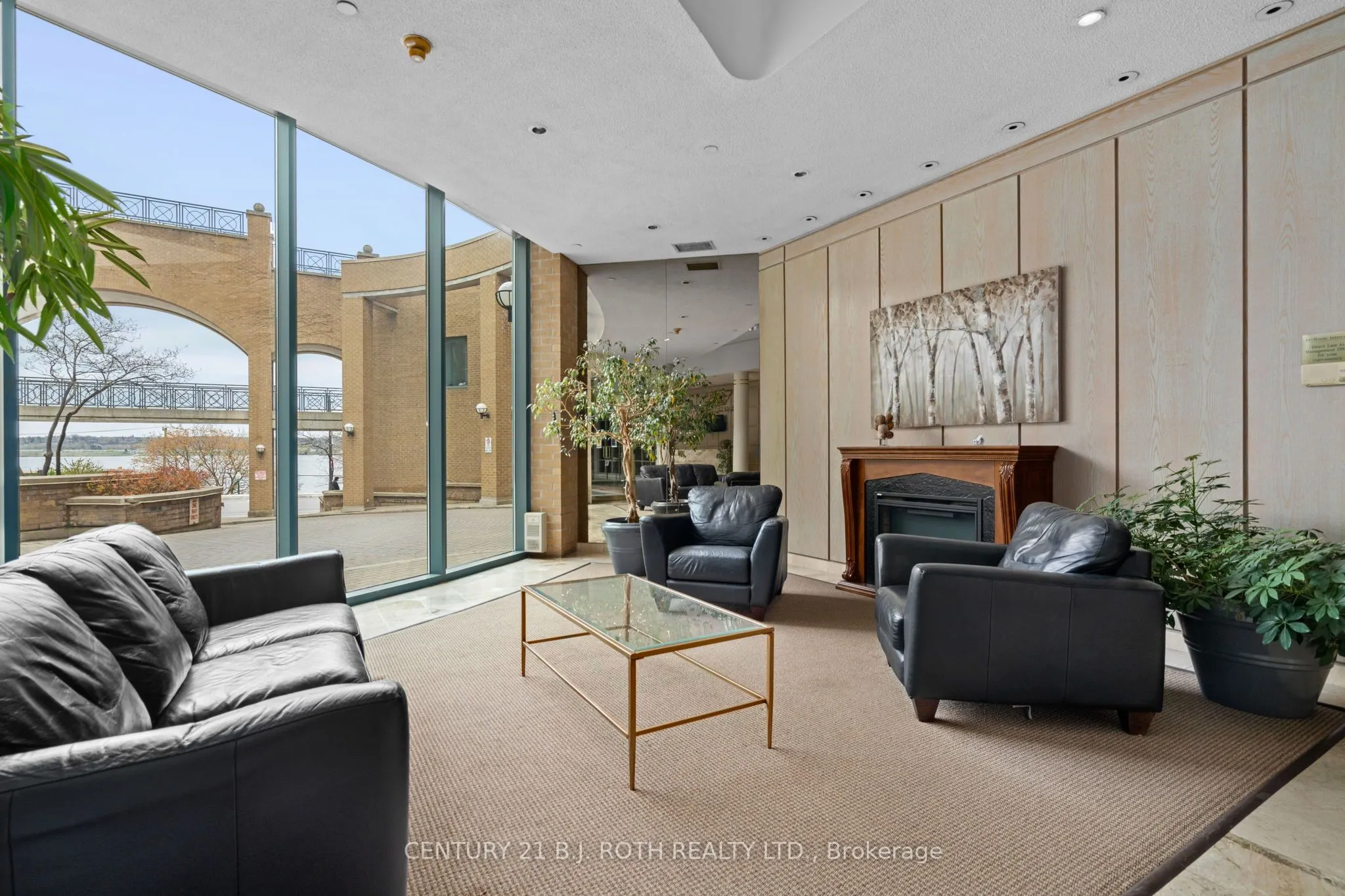 140 Dunlop Street E, #907