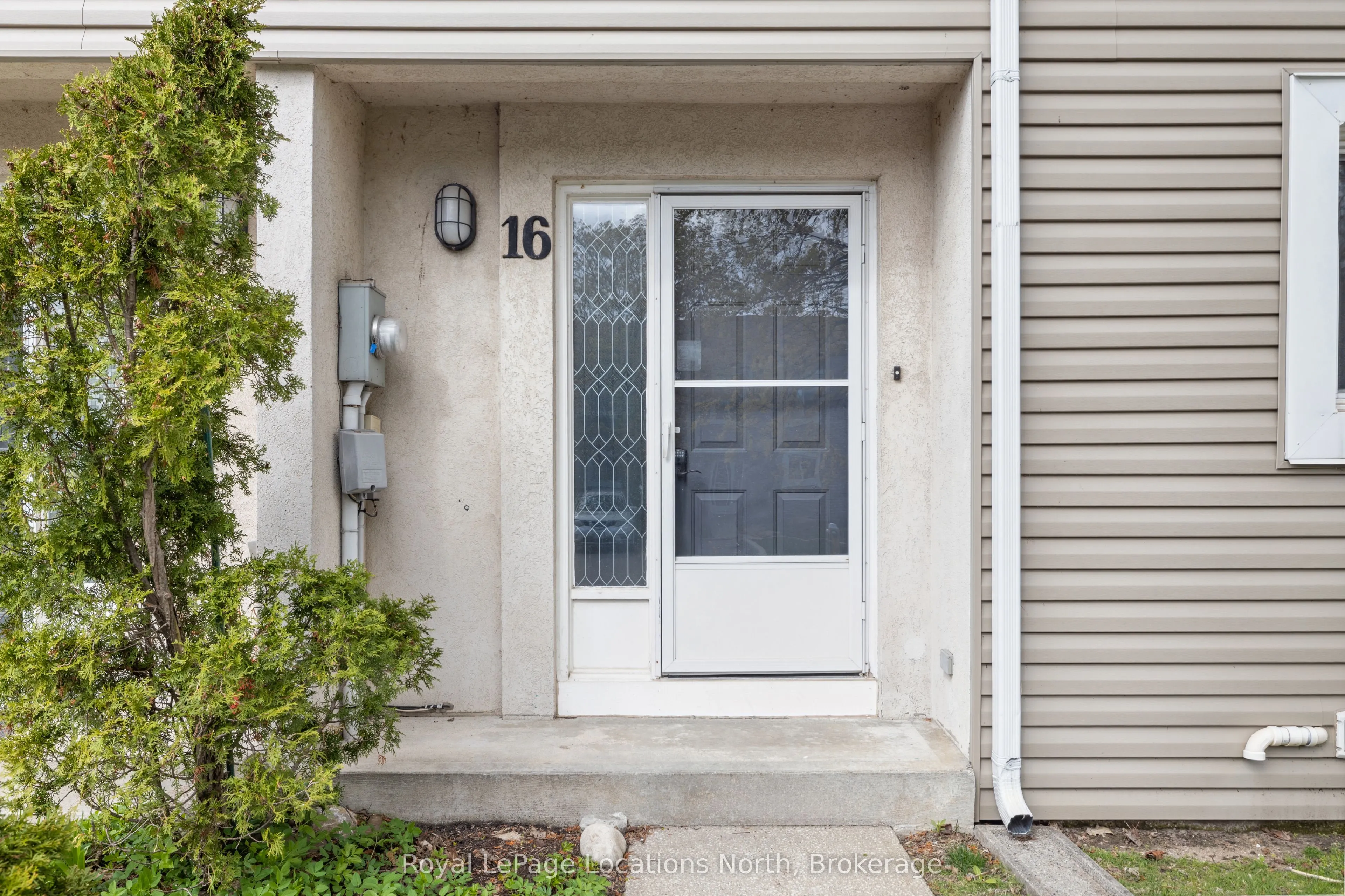 15 Watts Crescent, #16