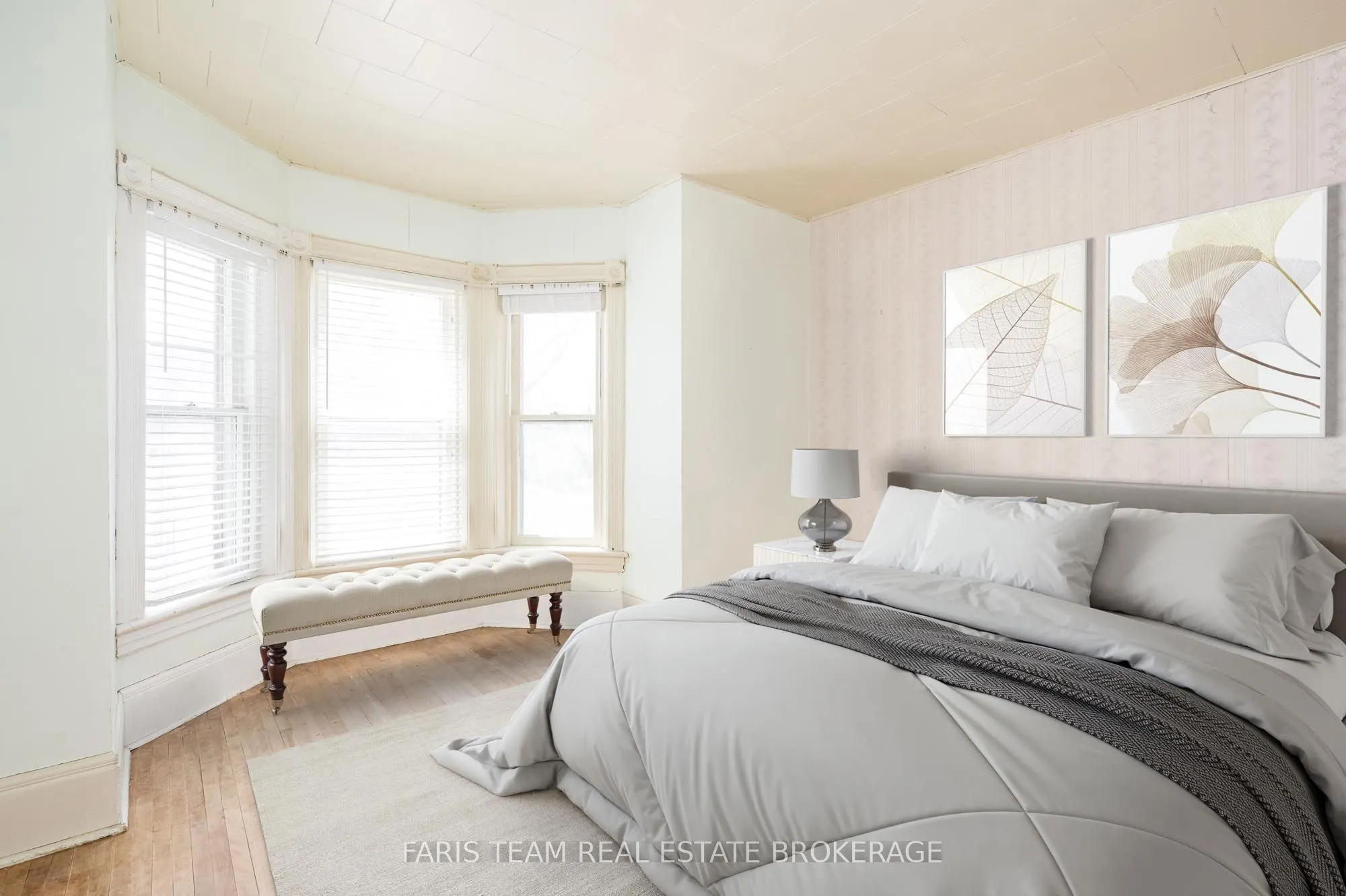 9 Borland Street E