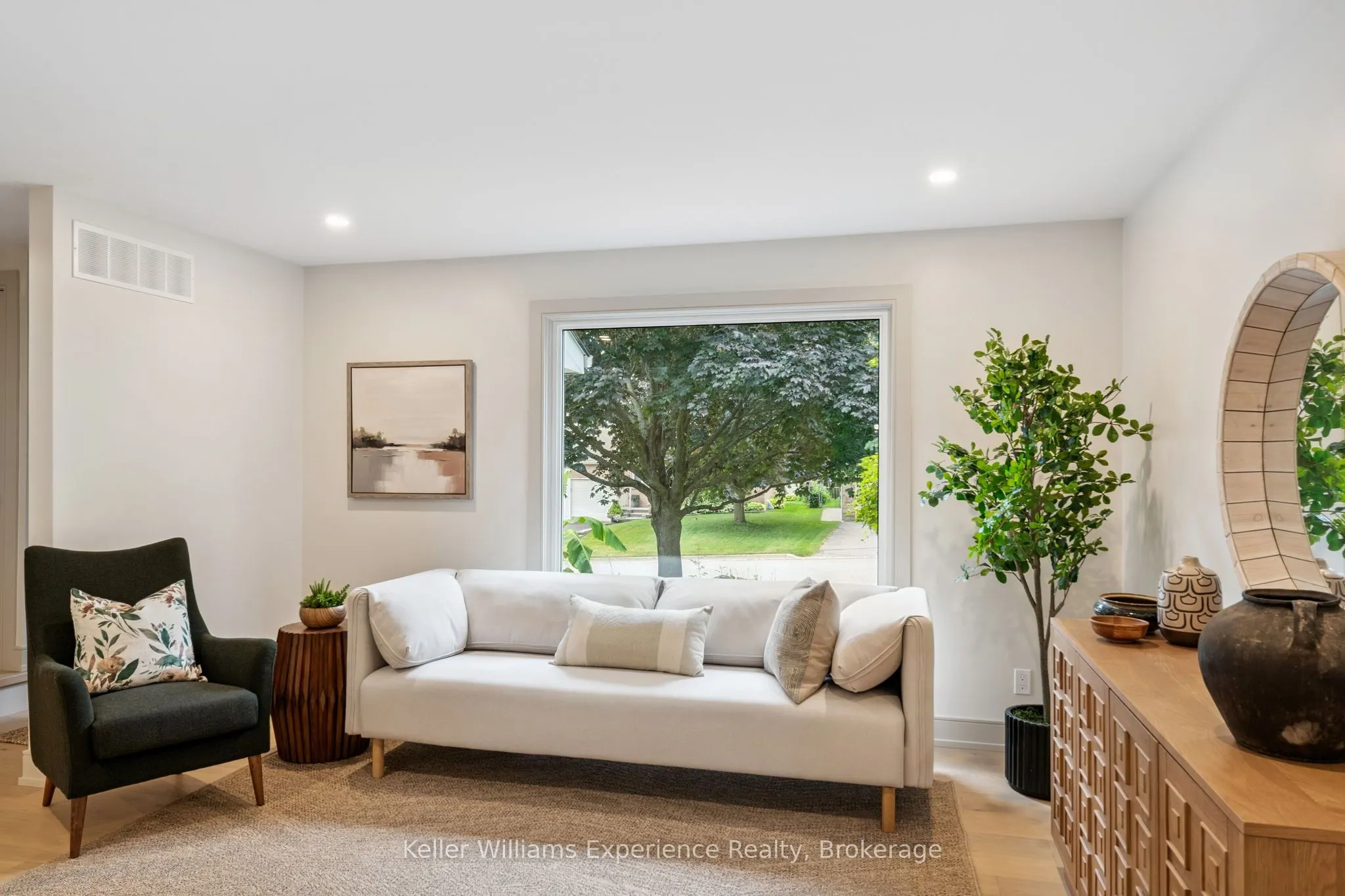 14 Mariposa Drive