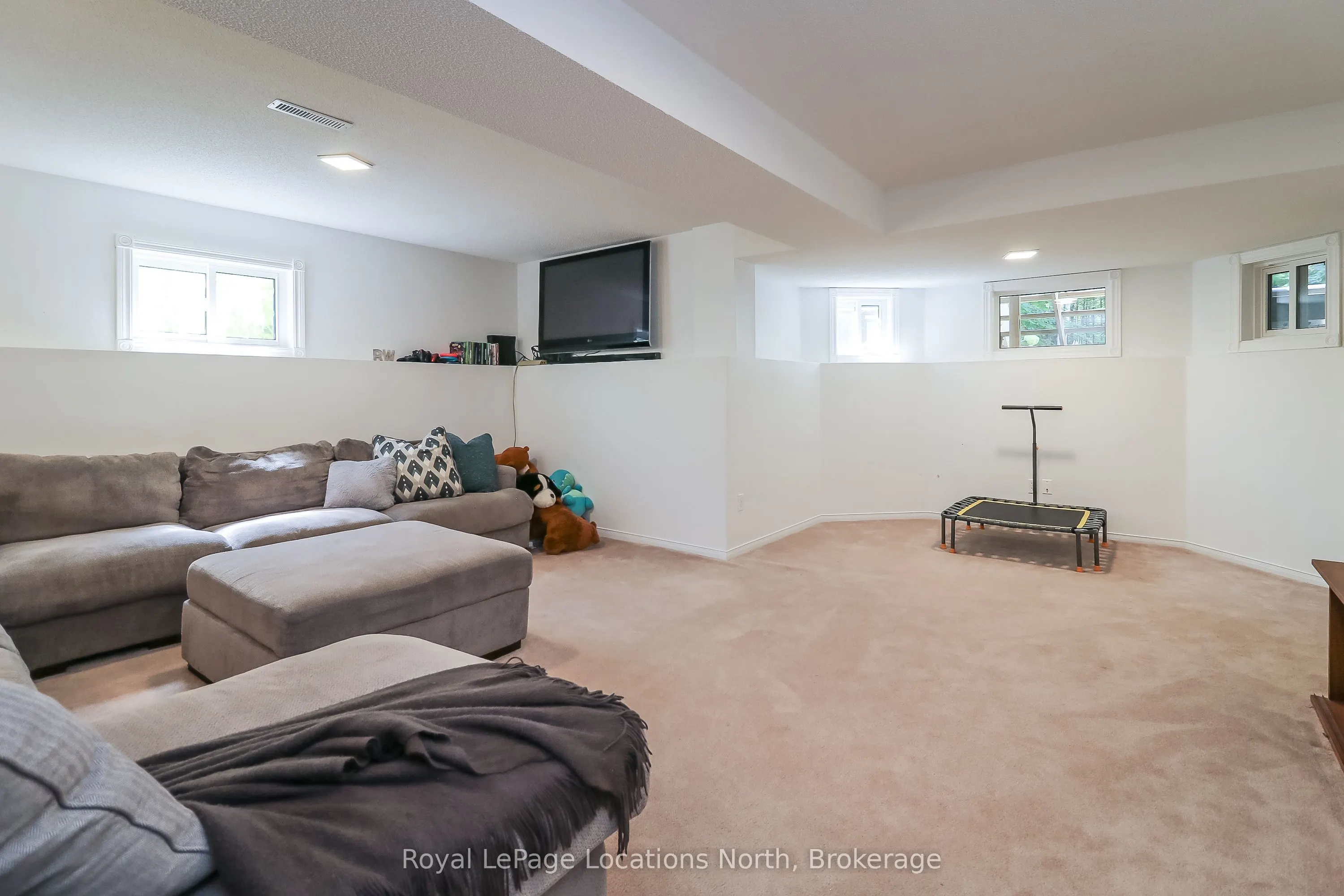 160 Fernbrook Drive