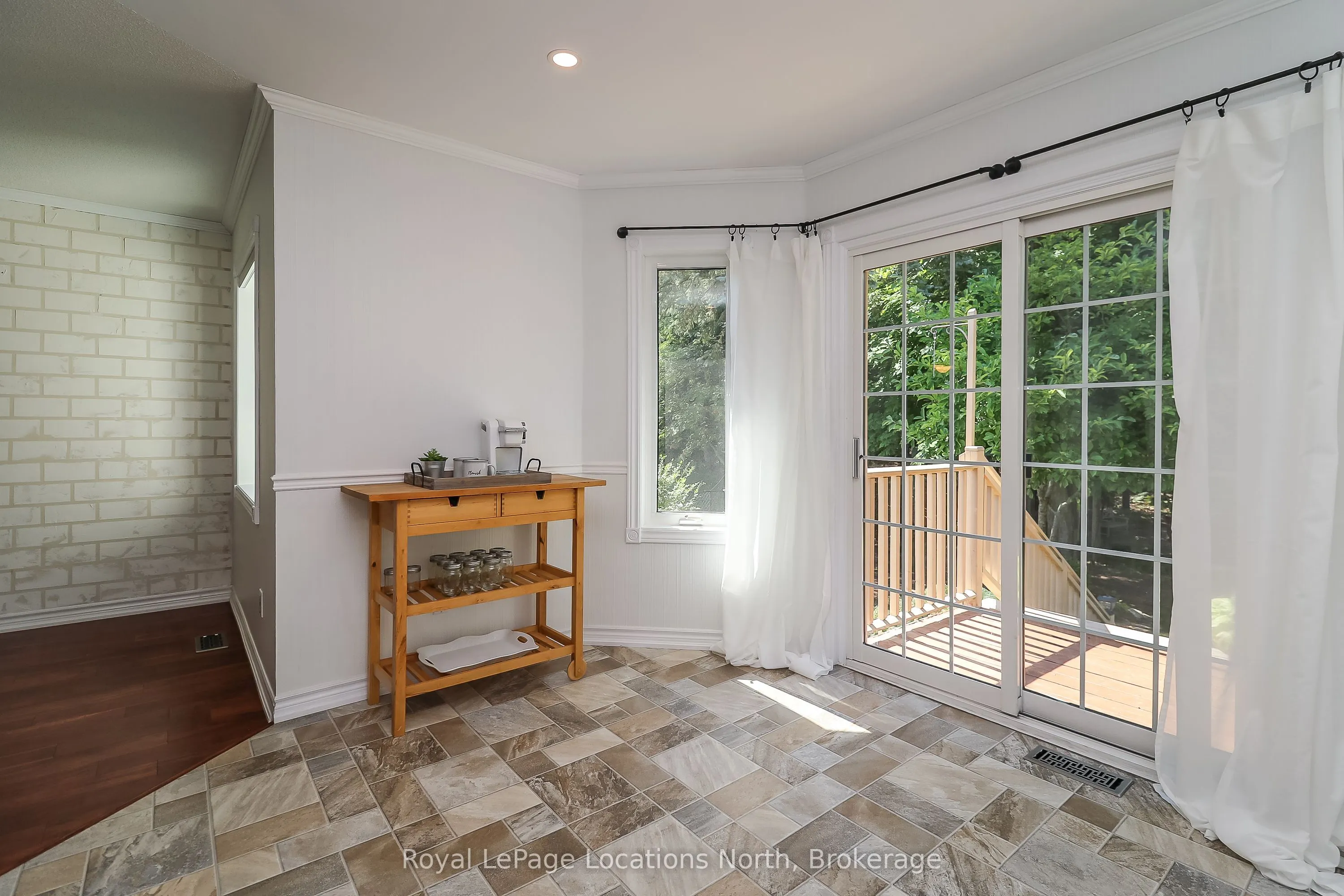 160 Fernbrook Drive