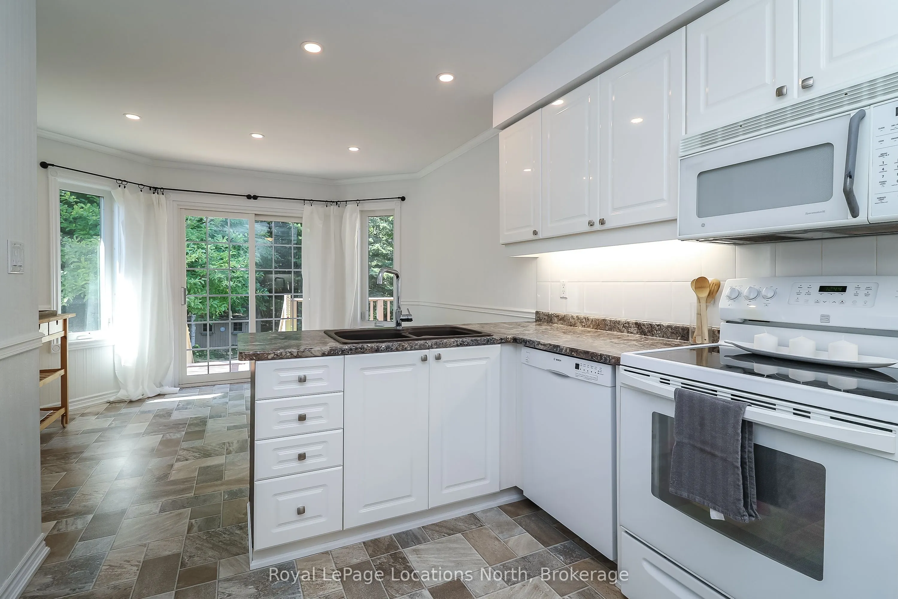 160 Fernbrook Drive