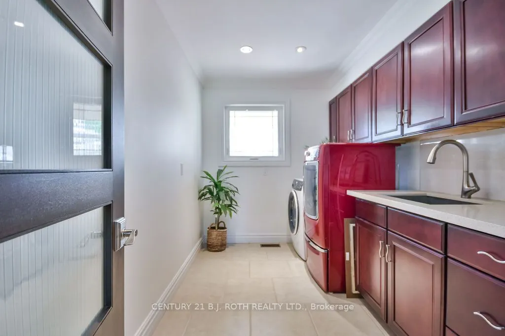 12 Noraline Avenue