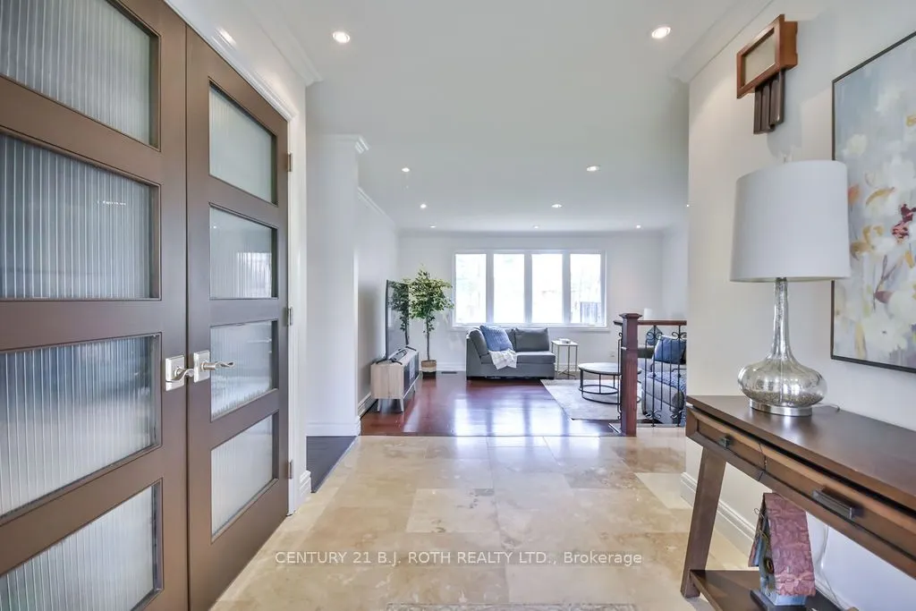 12 Noraline Avenue