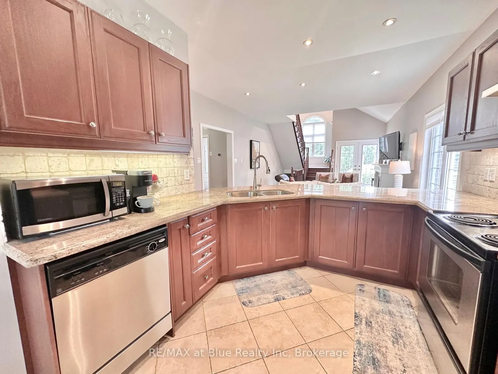 26 THOMAS Drive