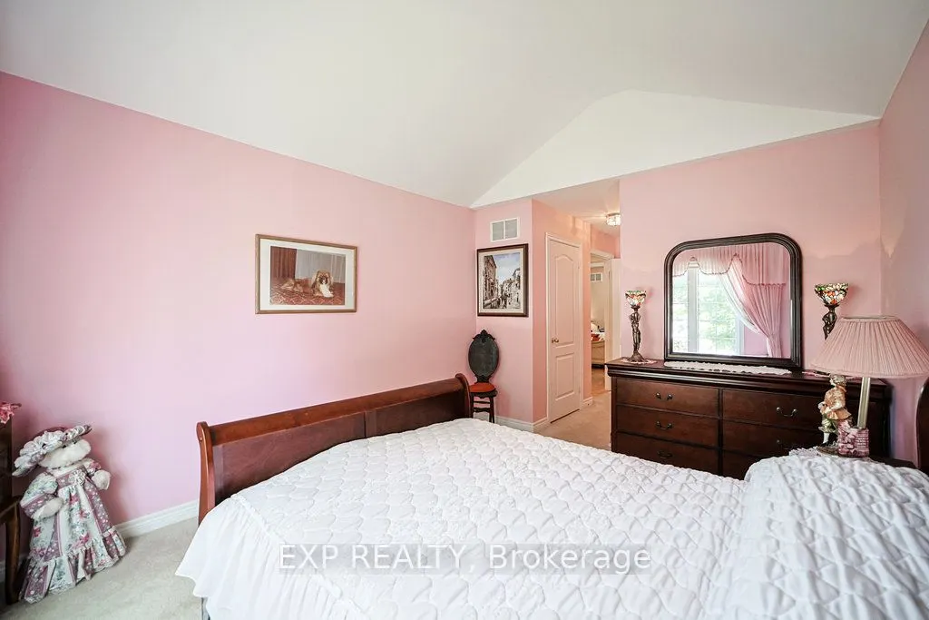 27 Green Pine Crescent
