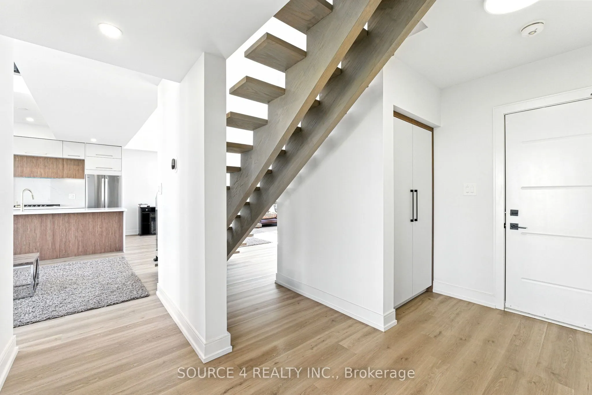 3781 Sunbank Crescent