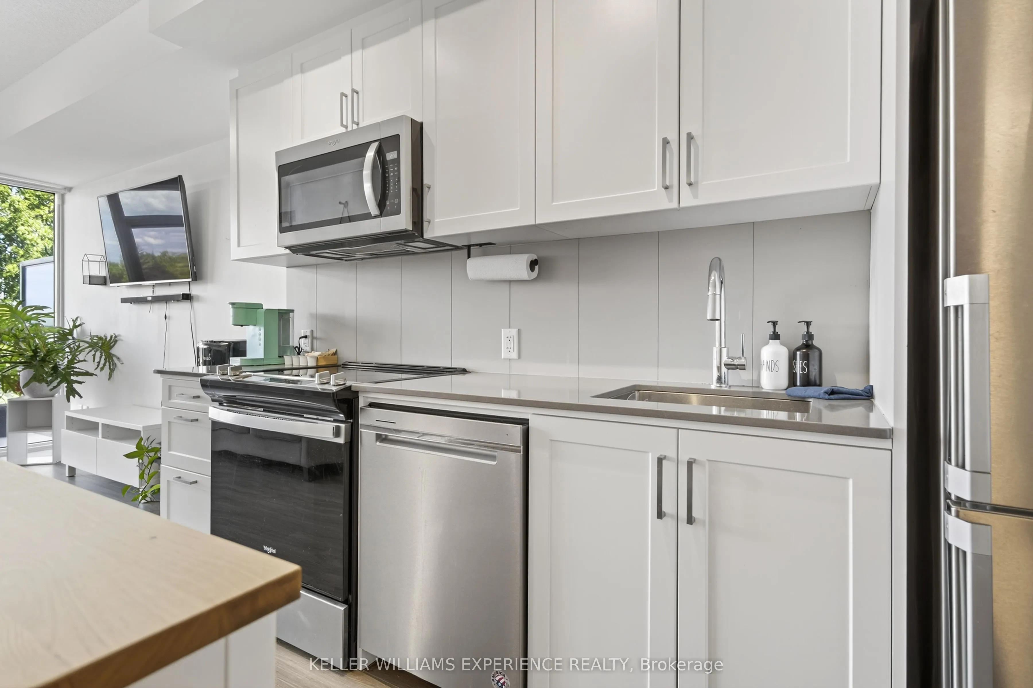 681 Yonge Street, #328
