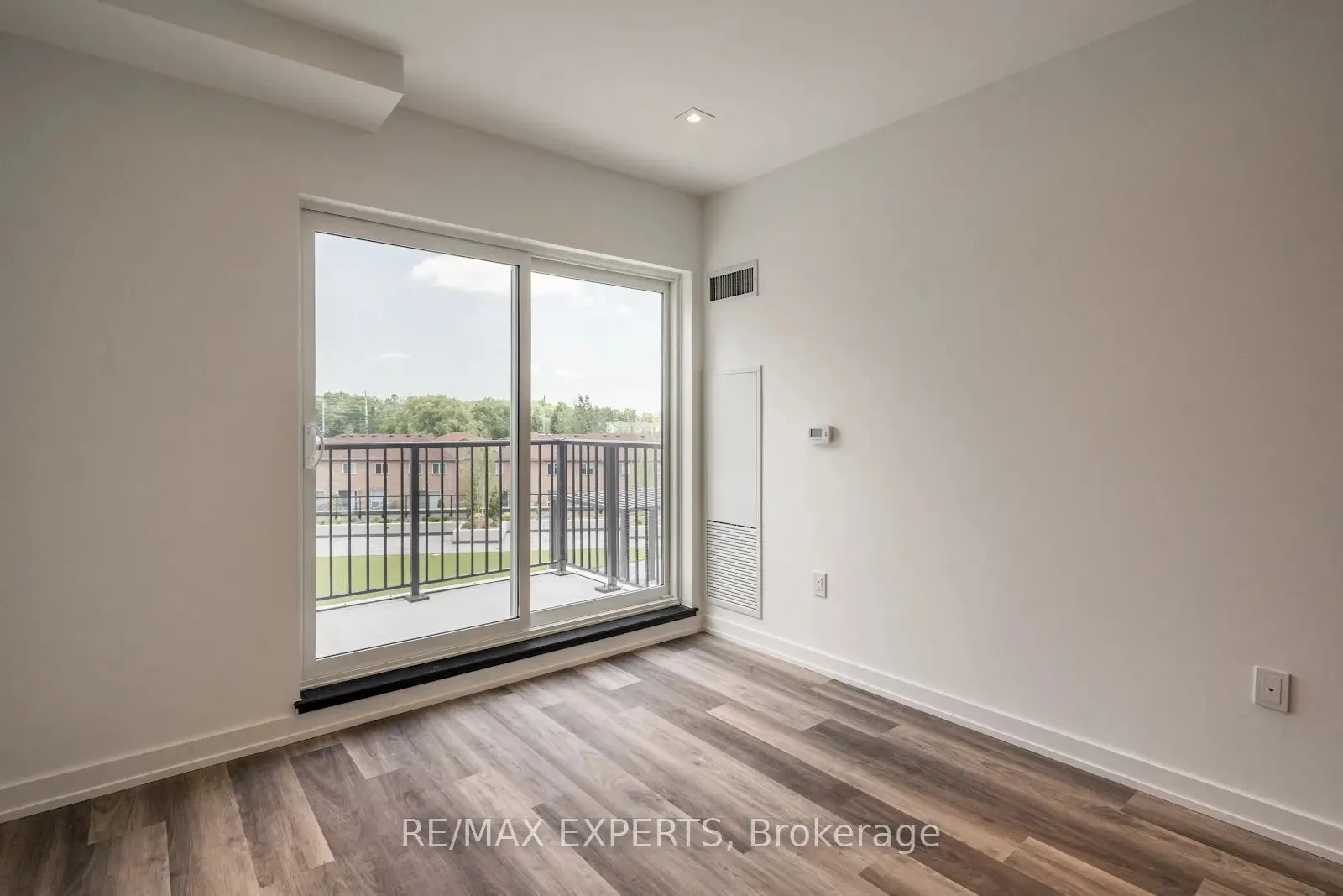 430 Essa Road, #302