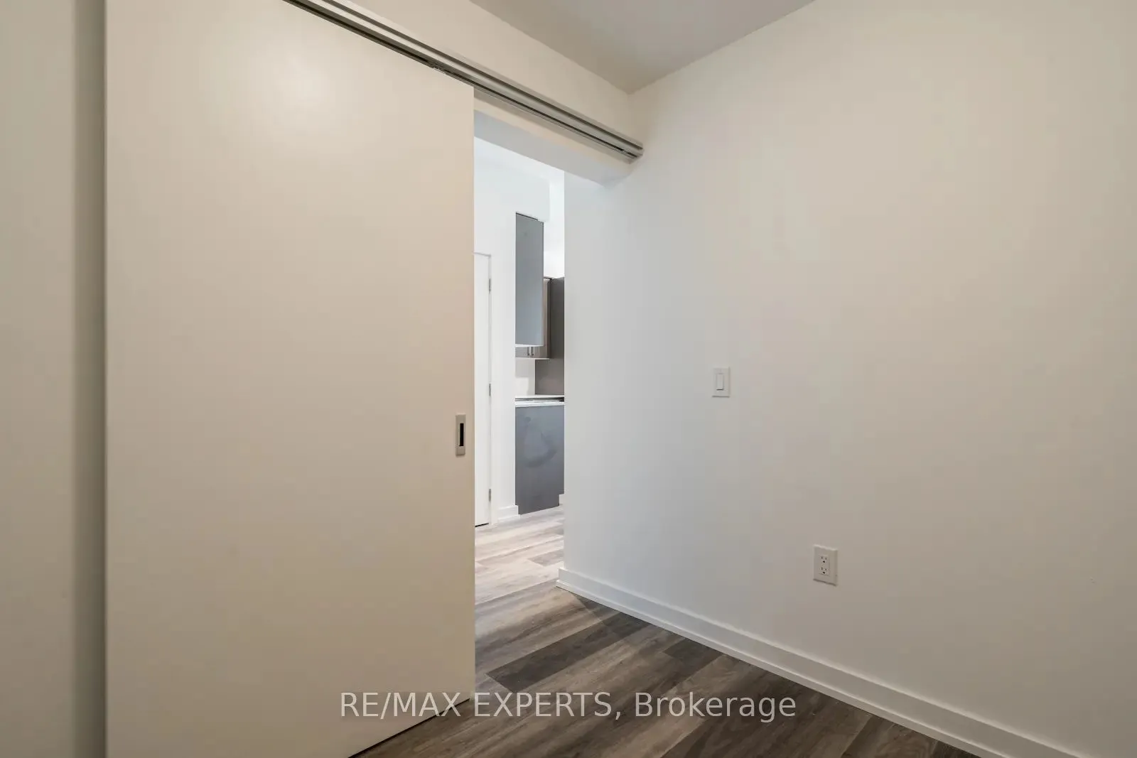 430 Essa Road, #302