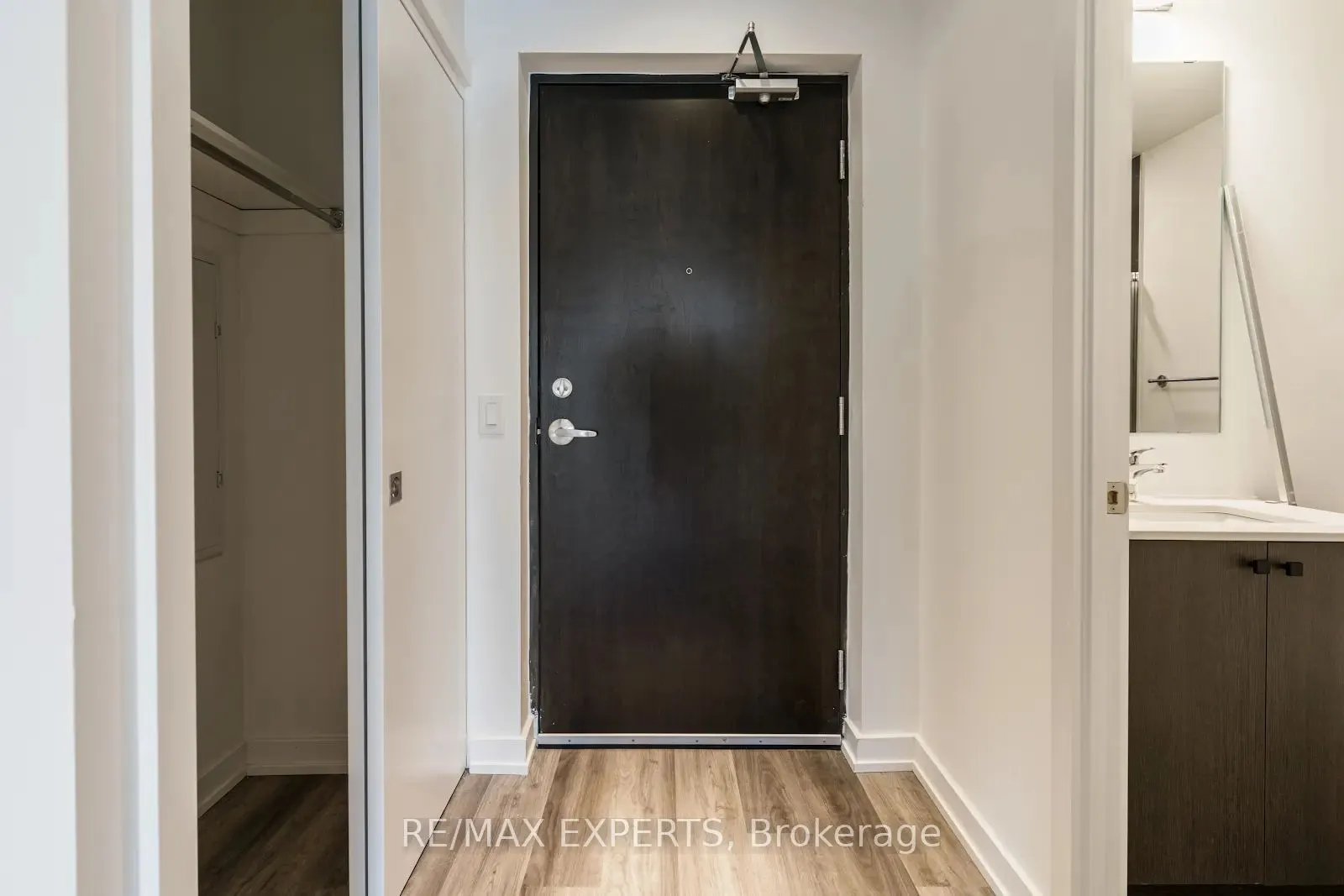430 Essa Road, #302