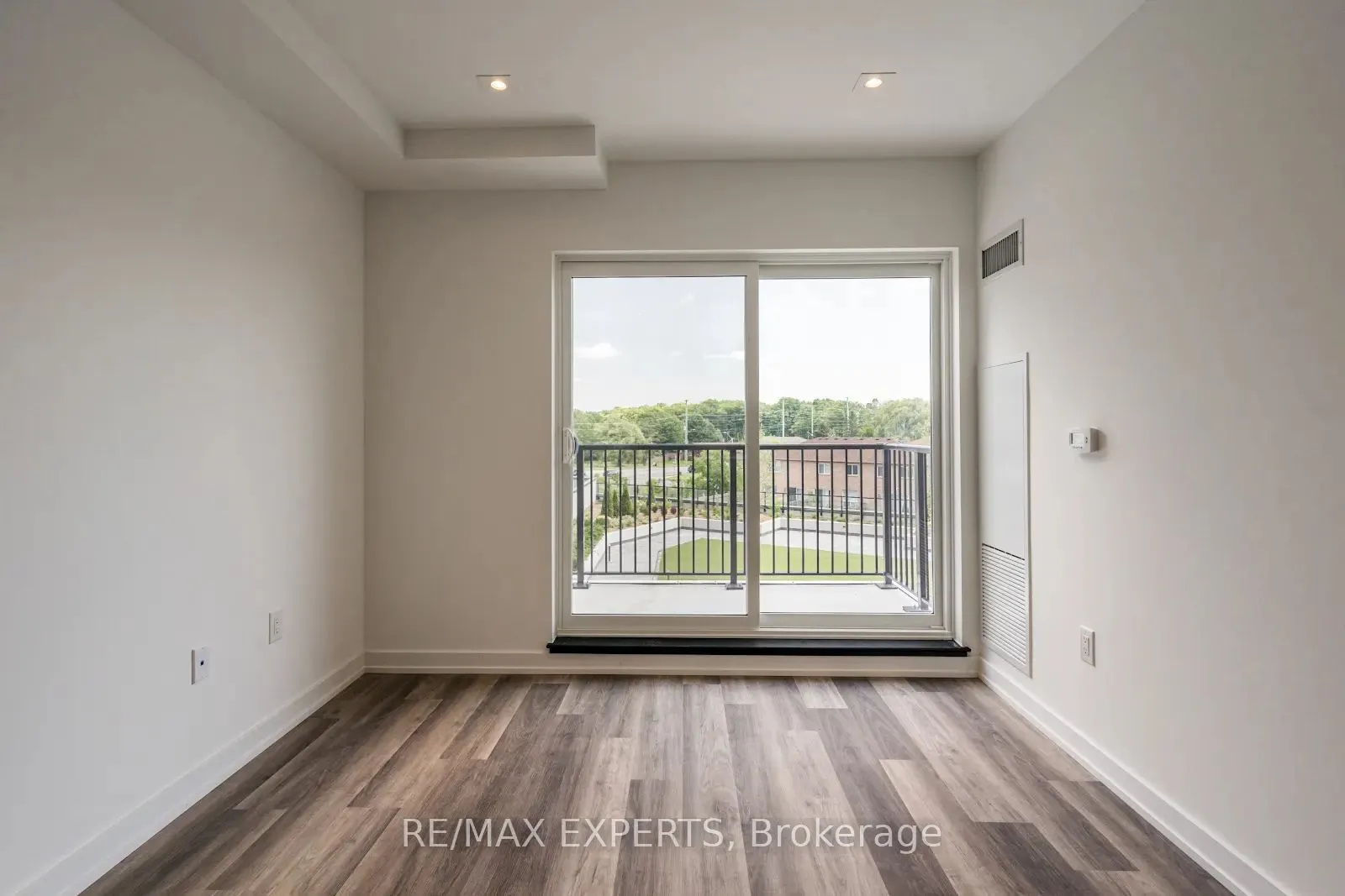 430 Essa Road, #302