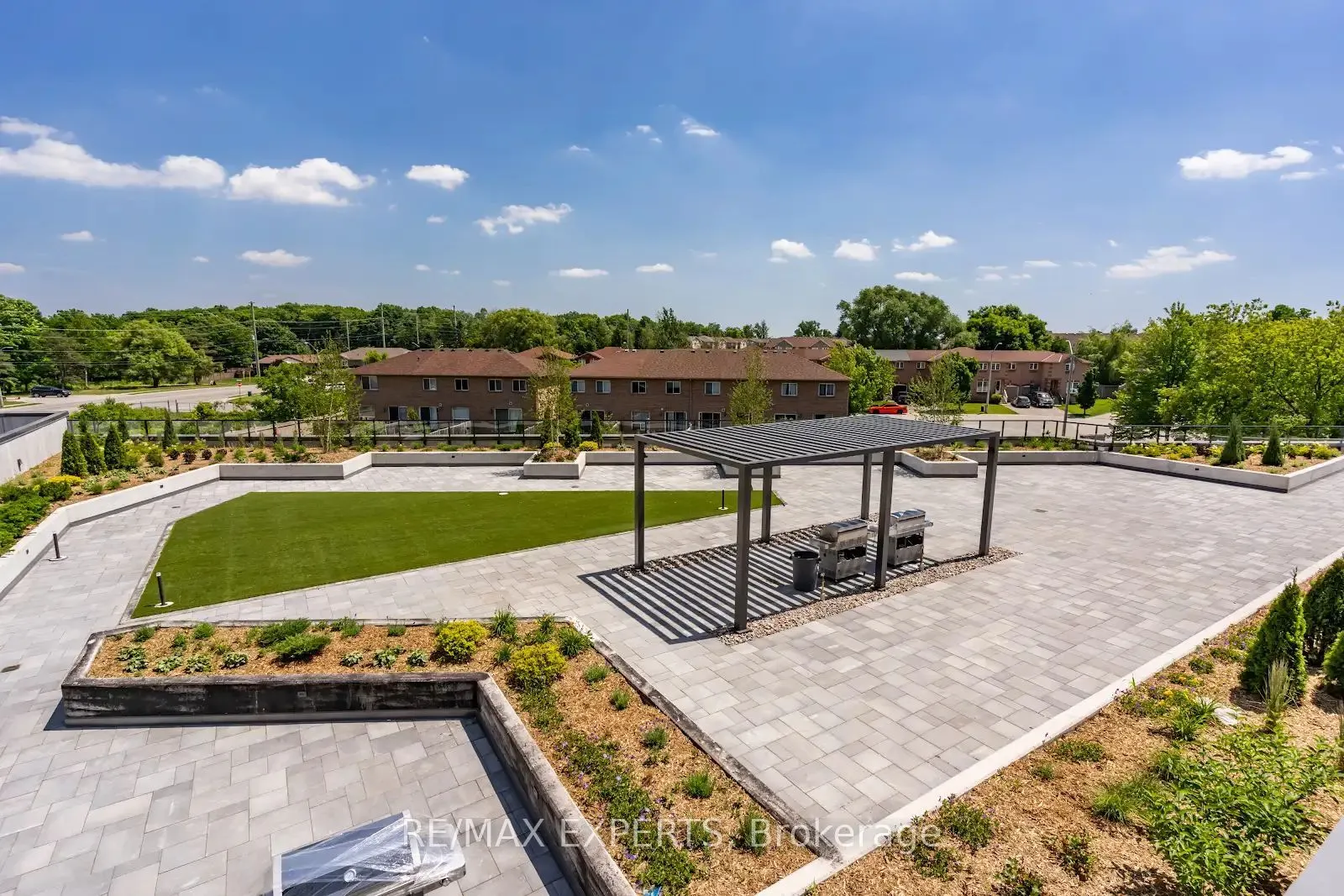 430 Essa Road, #302