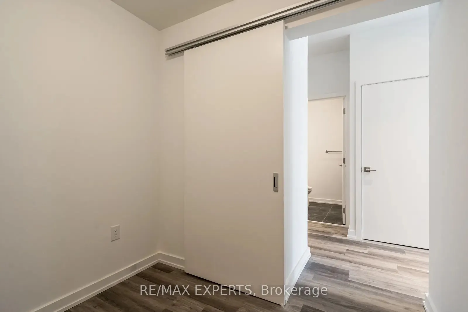 430 Essa Road, #302
