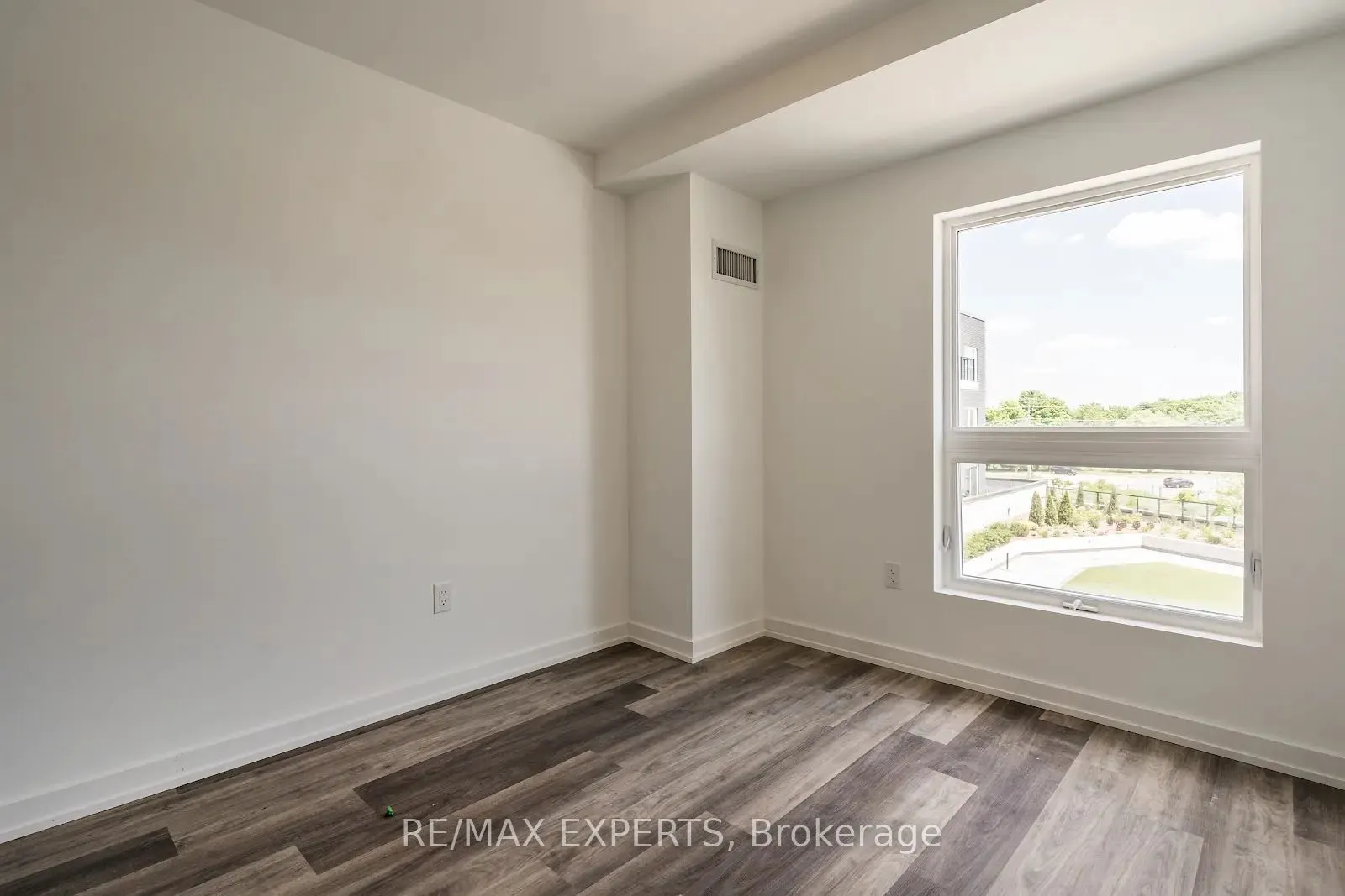 430 Essa Road, #302