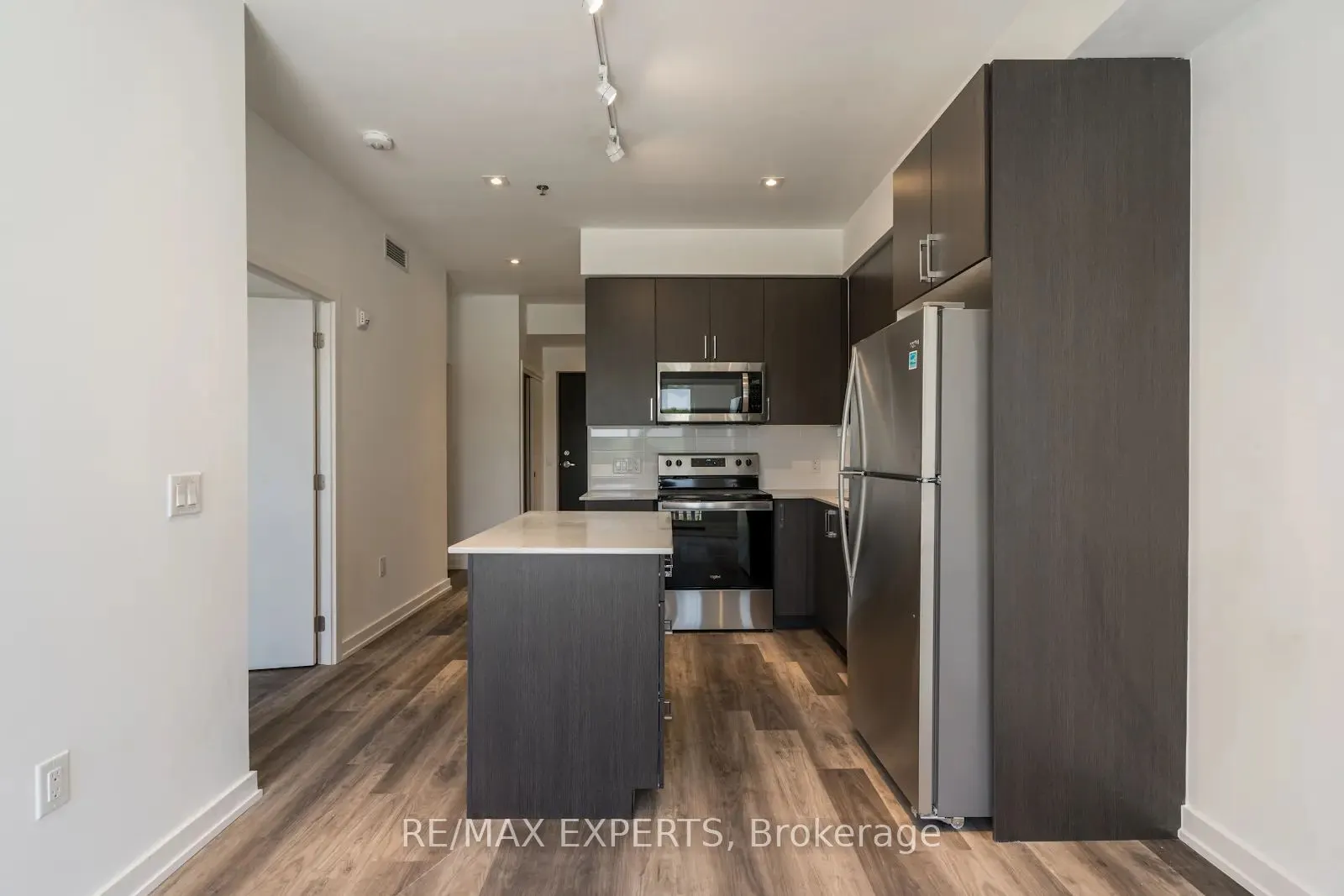 430 Essa Road, #302