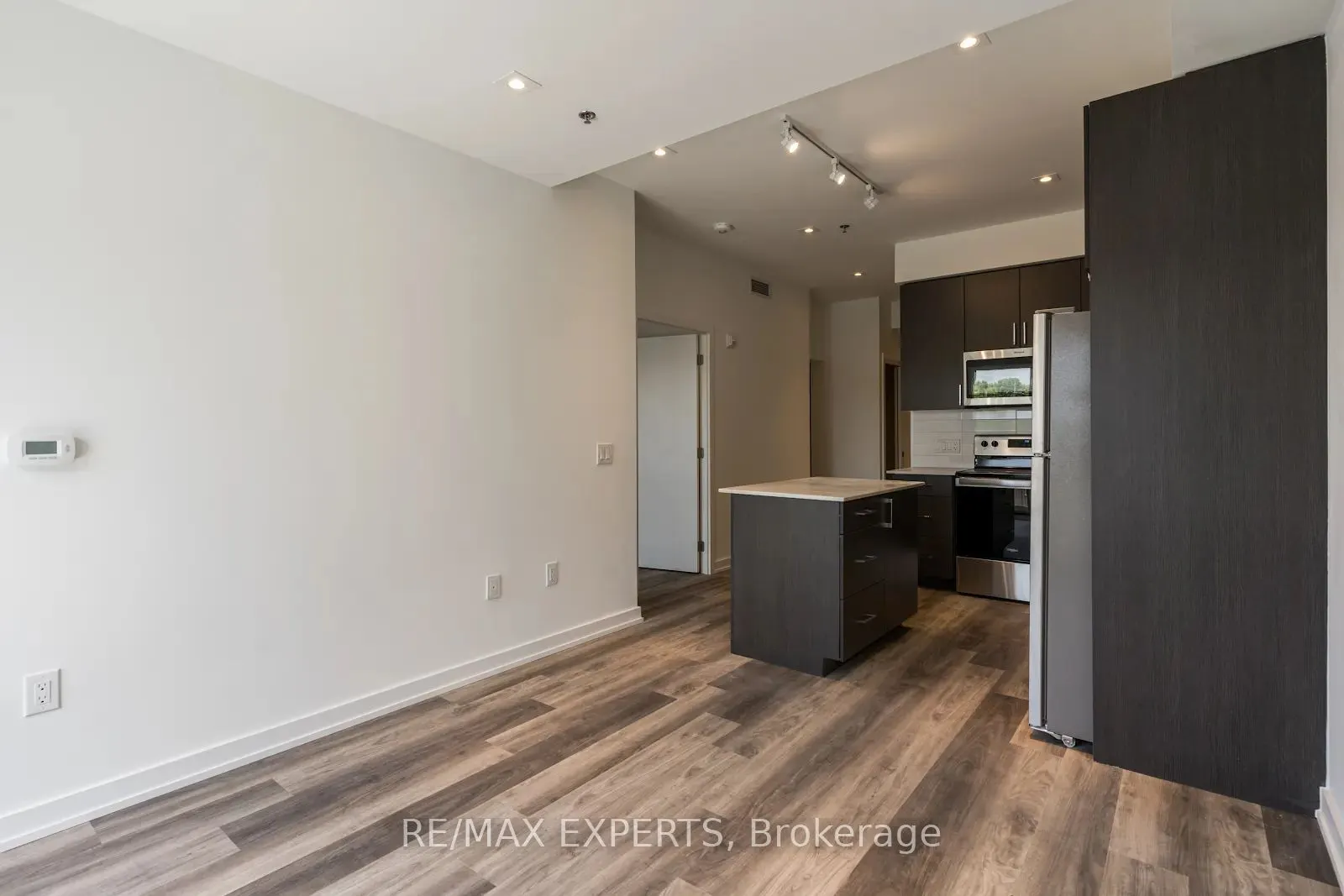430 Essa Road, #302
