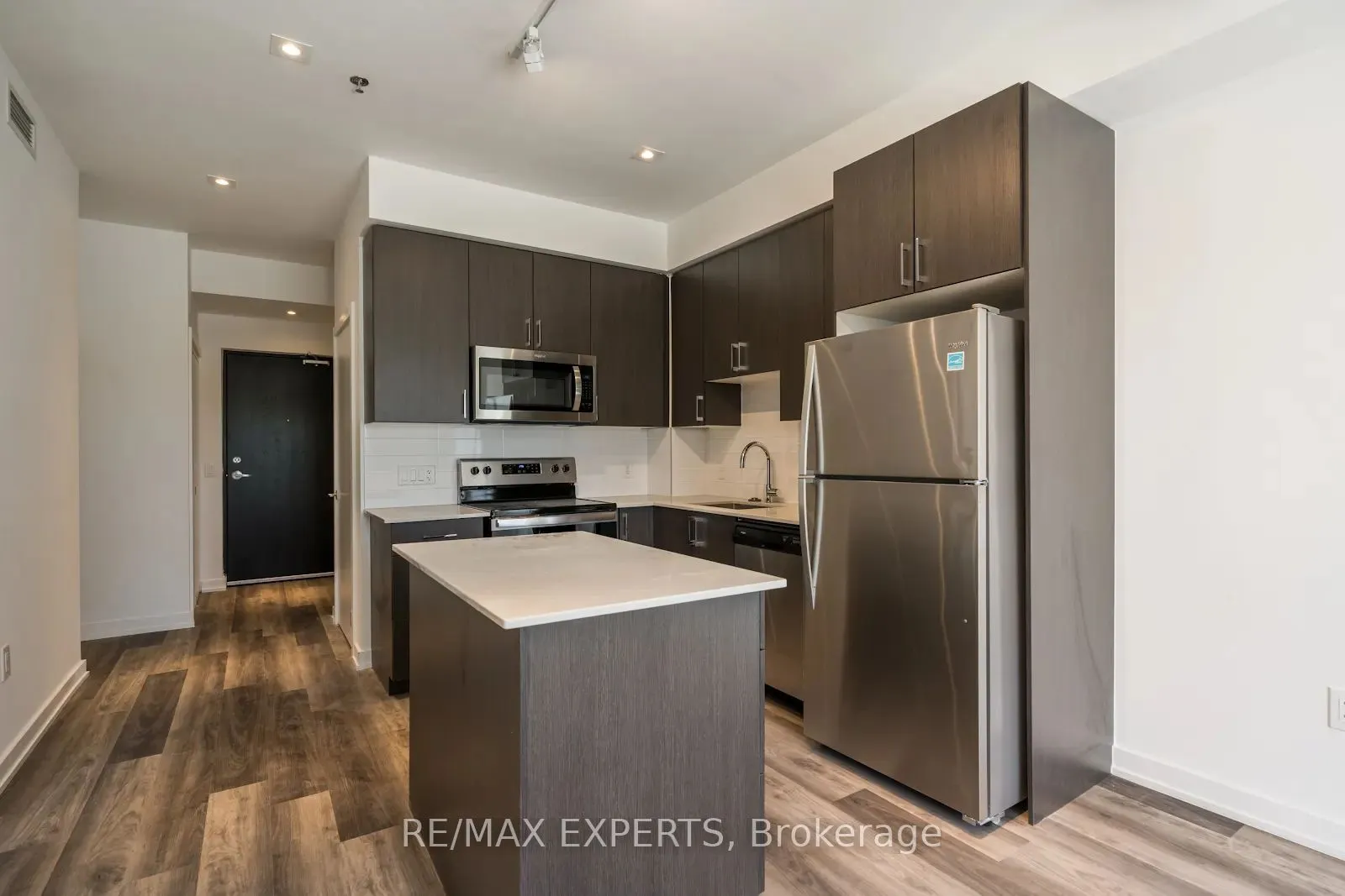 430 Essa Road, #302