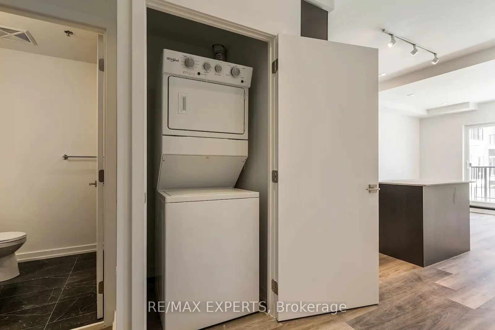 430 Essa Road, #302