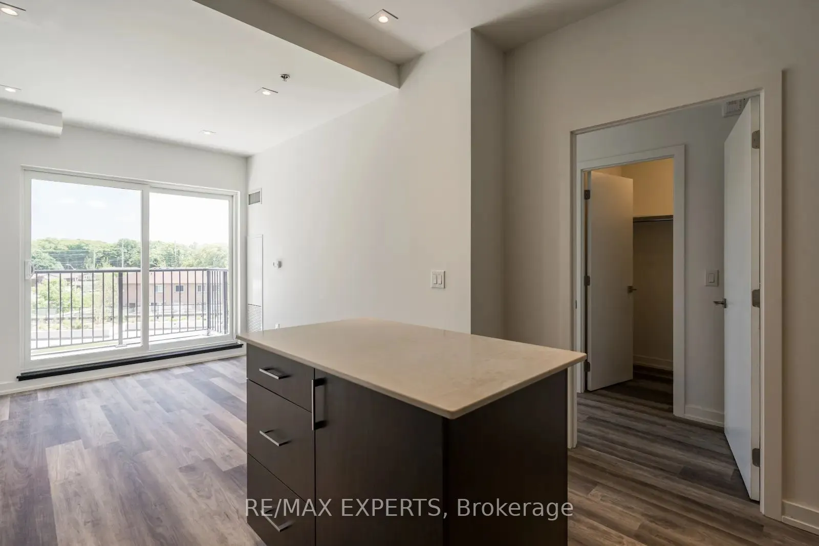 430 Essa Road, #302